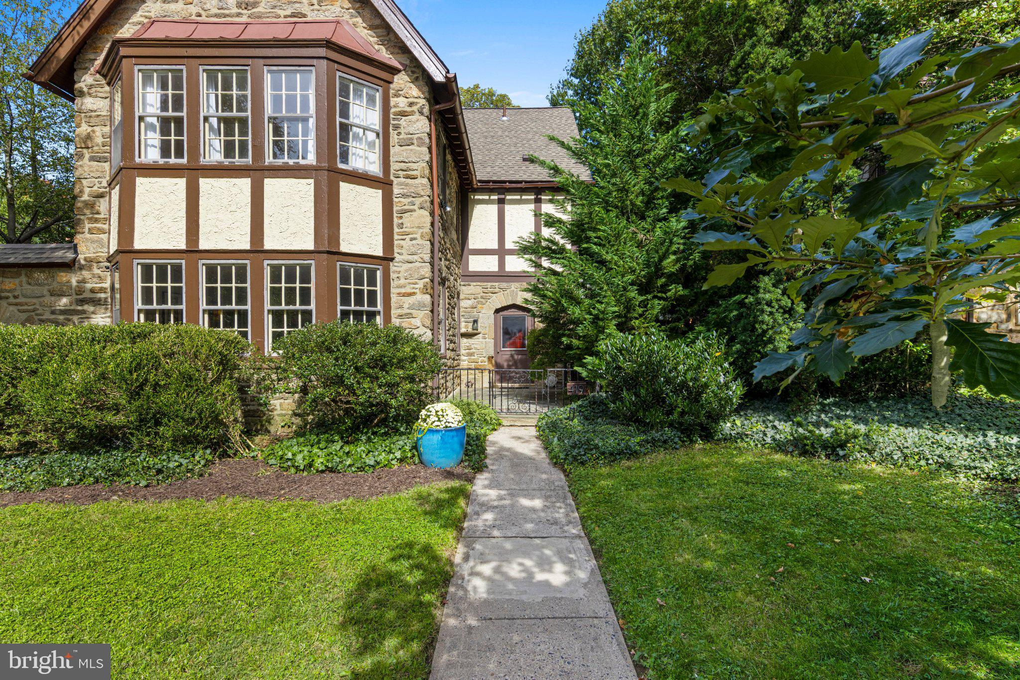419 LODGES LANE