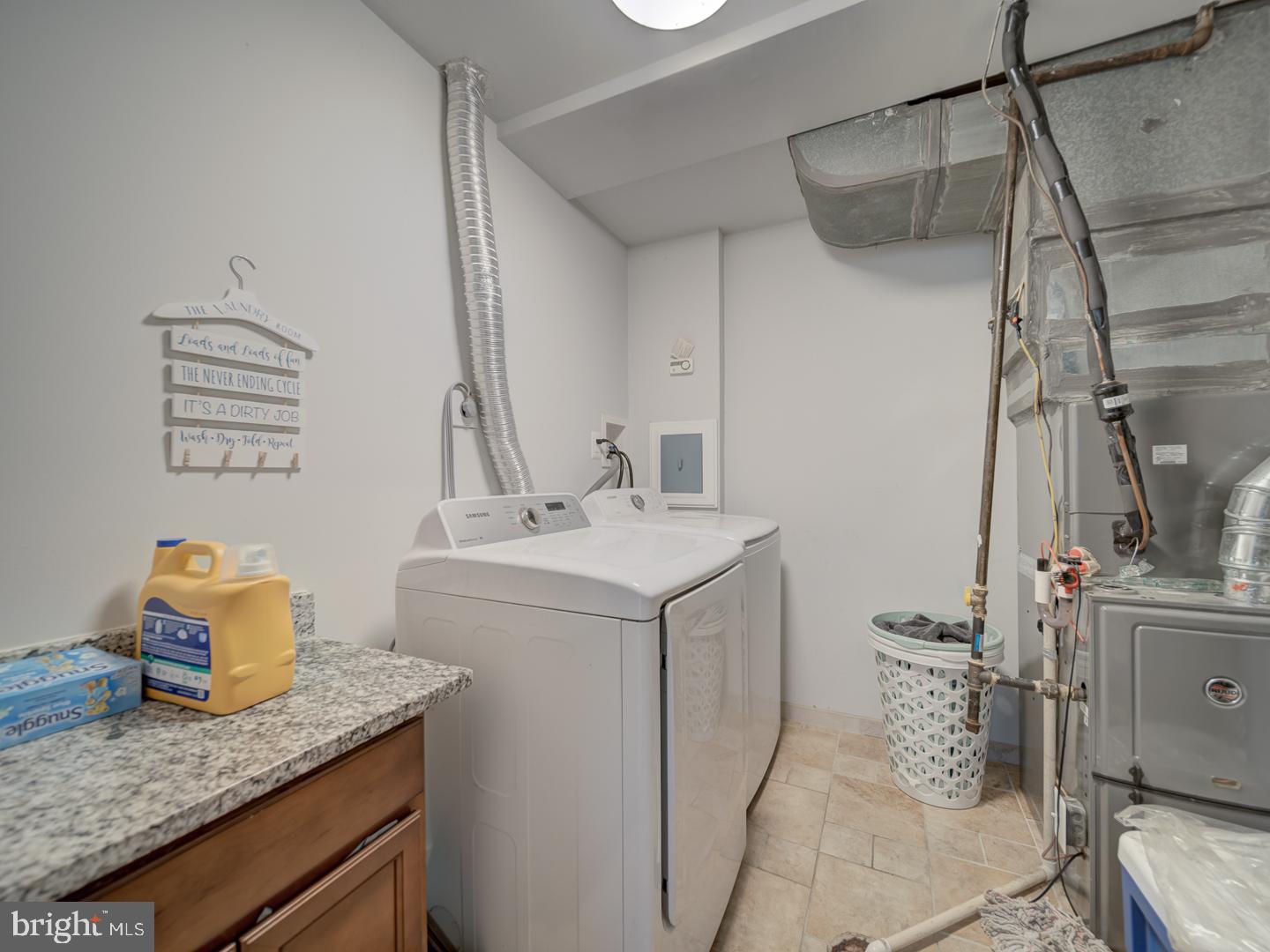 PINEWOOD HILL - Residential