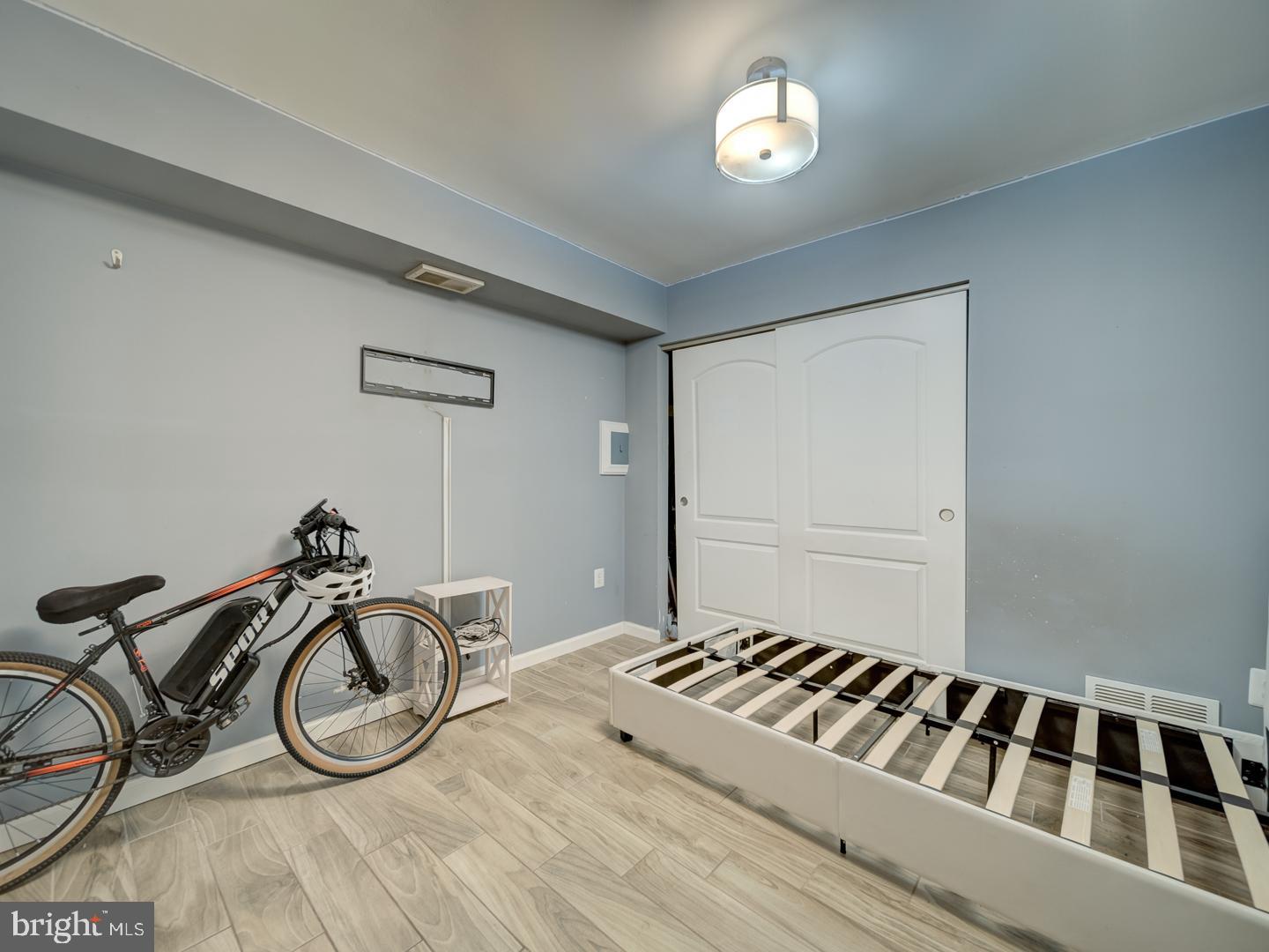 PINEWOOD HILL - Residential