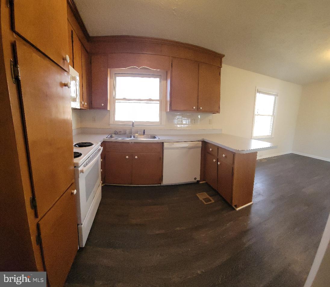 SURRY WOODS - Residential Lease