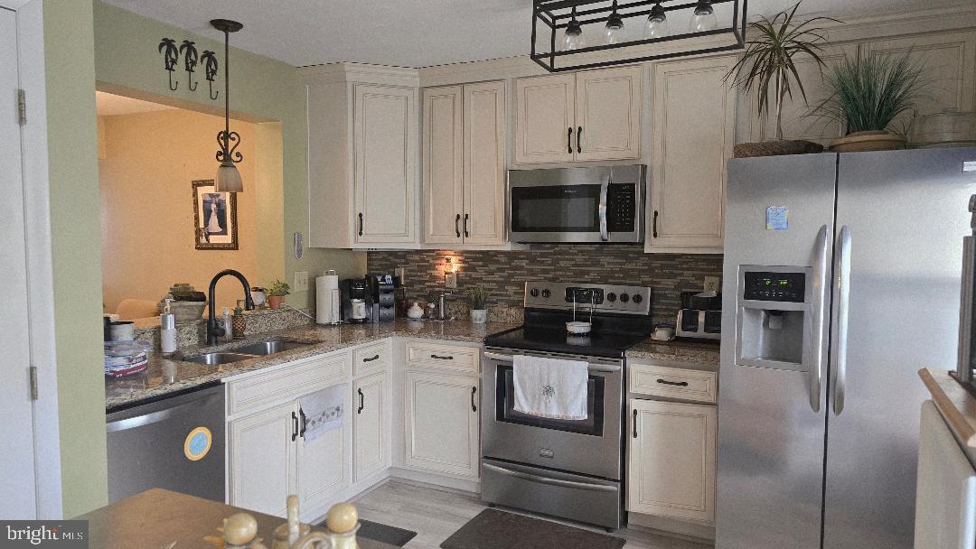 WHISPERING RIDGE - Residential