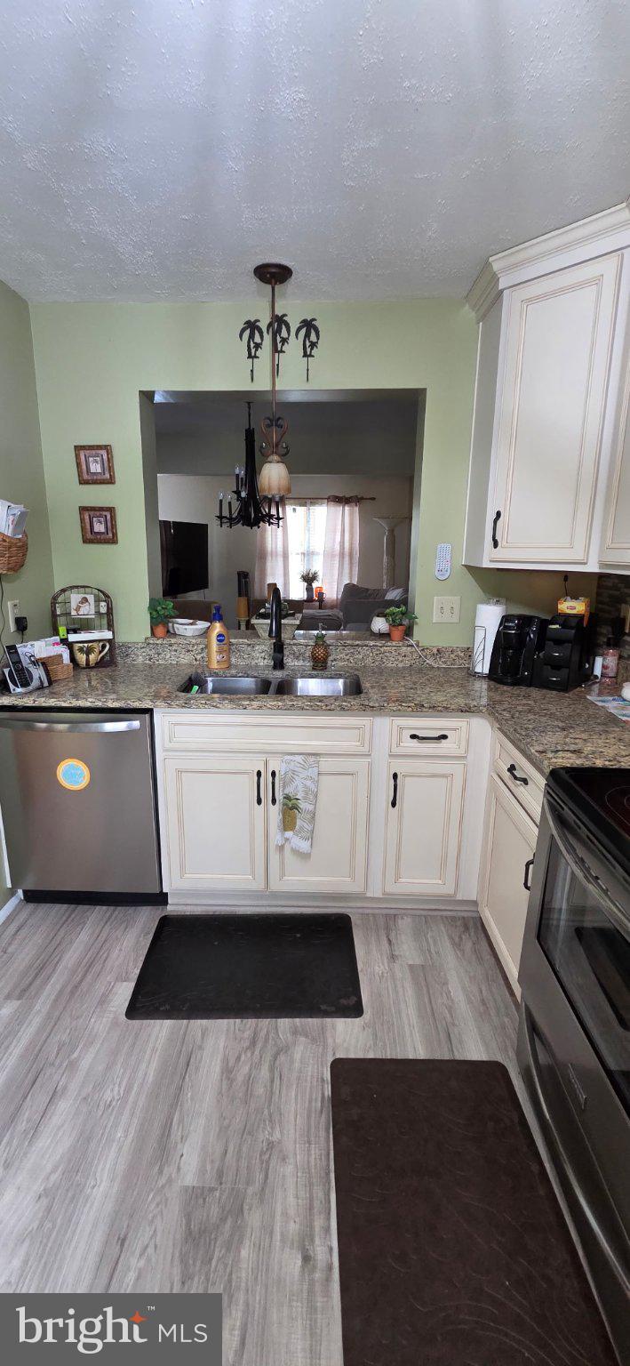 WHISPERING RIDGE - Residential