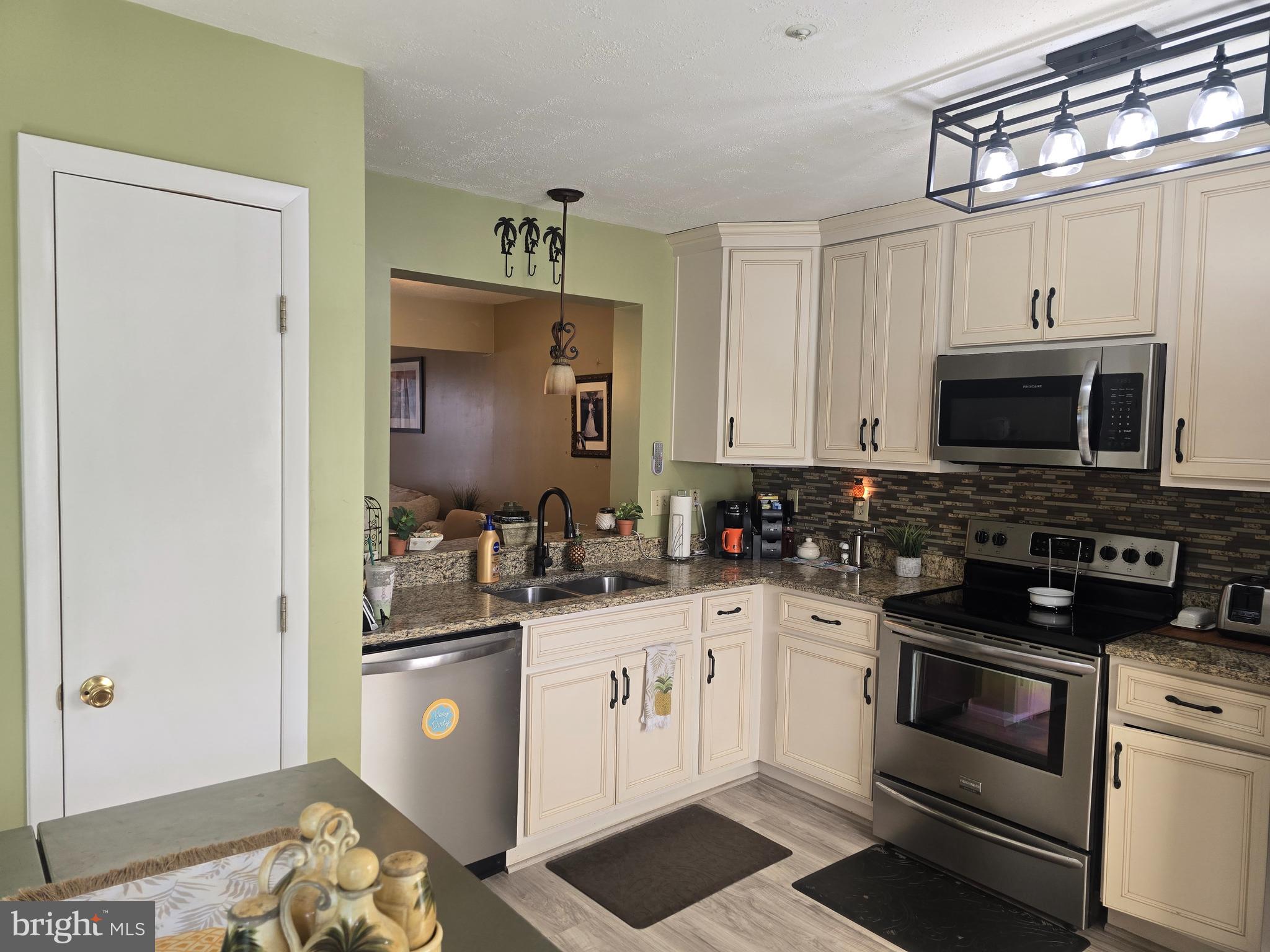 WHISPERING RIDGE - Residential