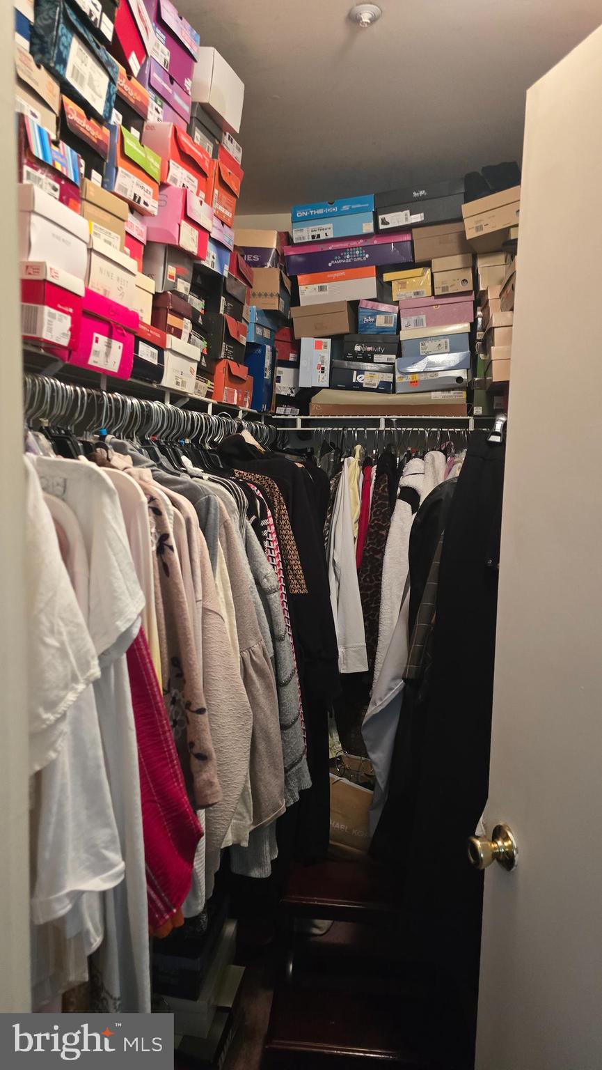 WHISPERING RIDGE - Residential