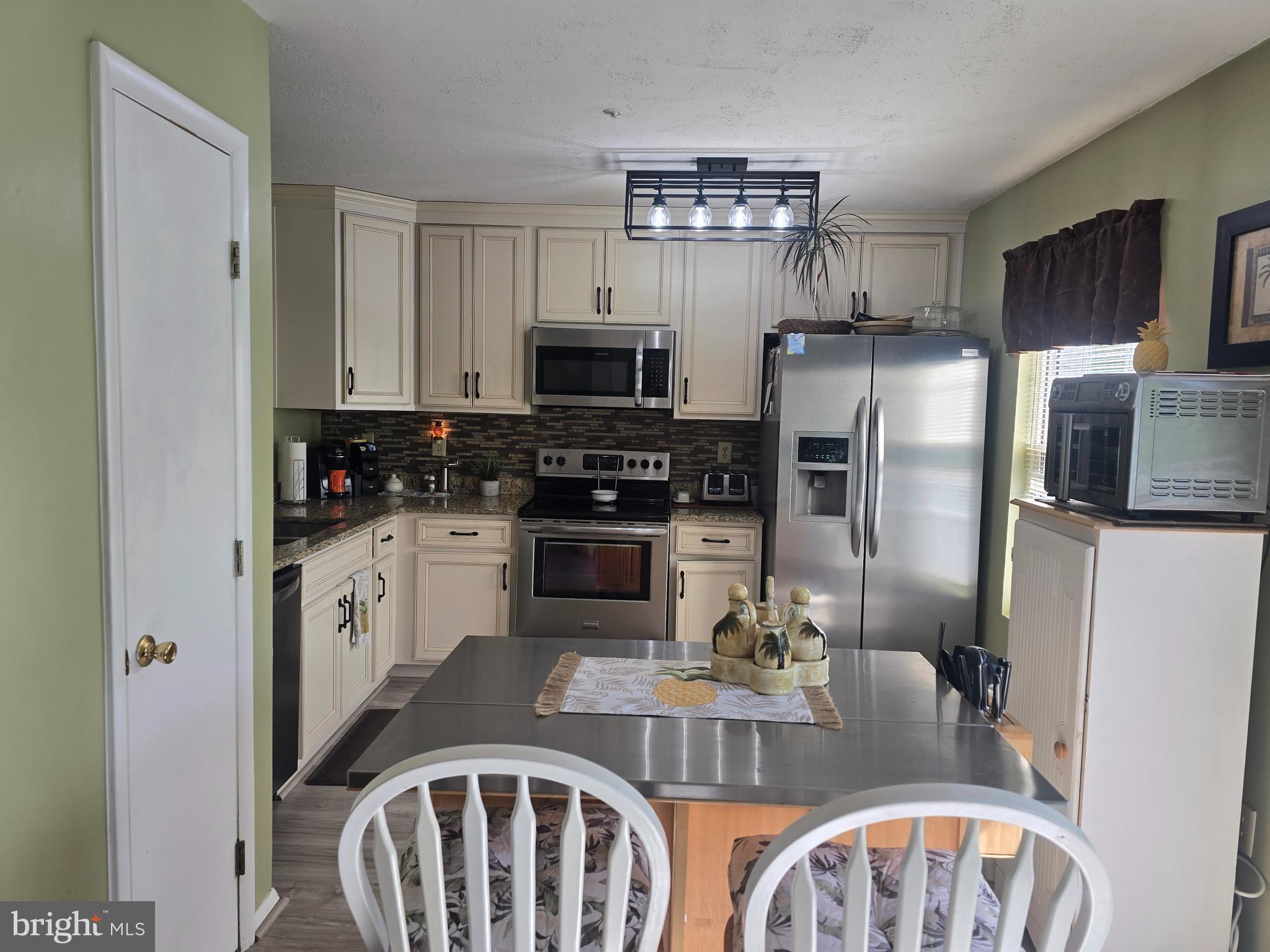 WHISPERING RIDGE - Residential