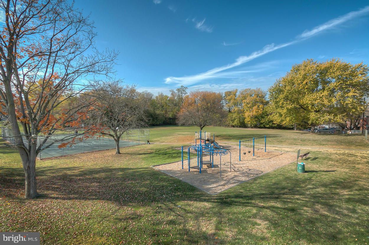 WEST HILLS - Residential