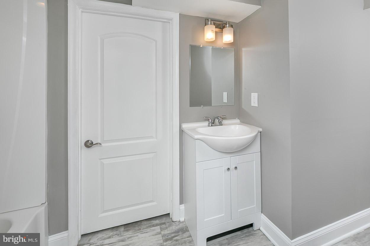 WEST HILLS - Residential