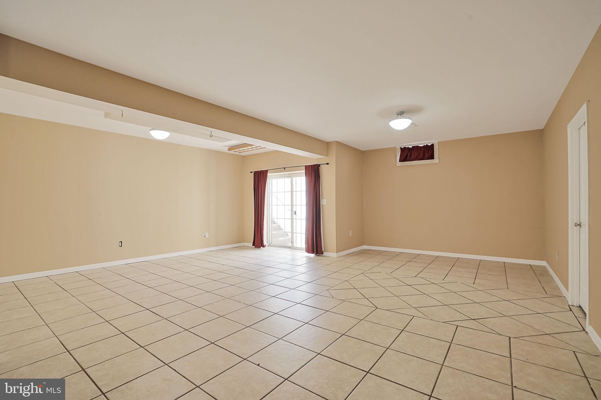 LAUREL HILL LANDBAY - Residential Lease