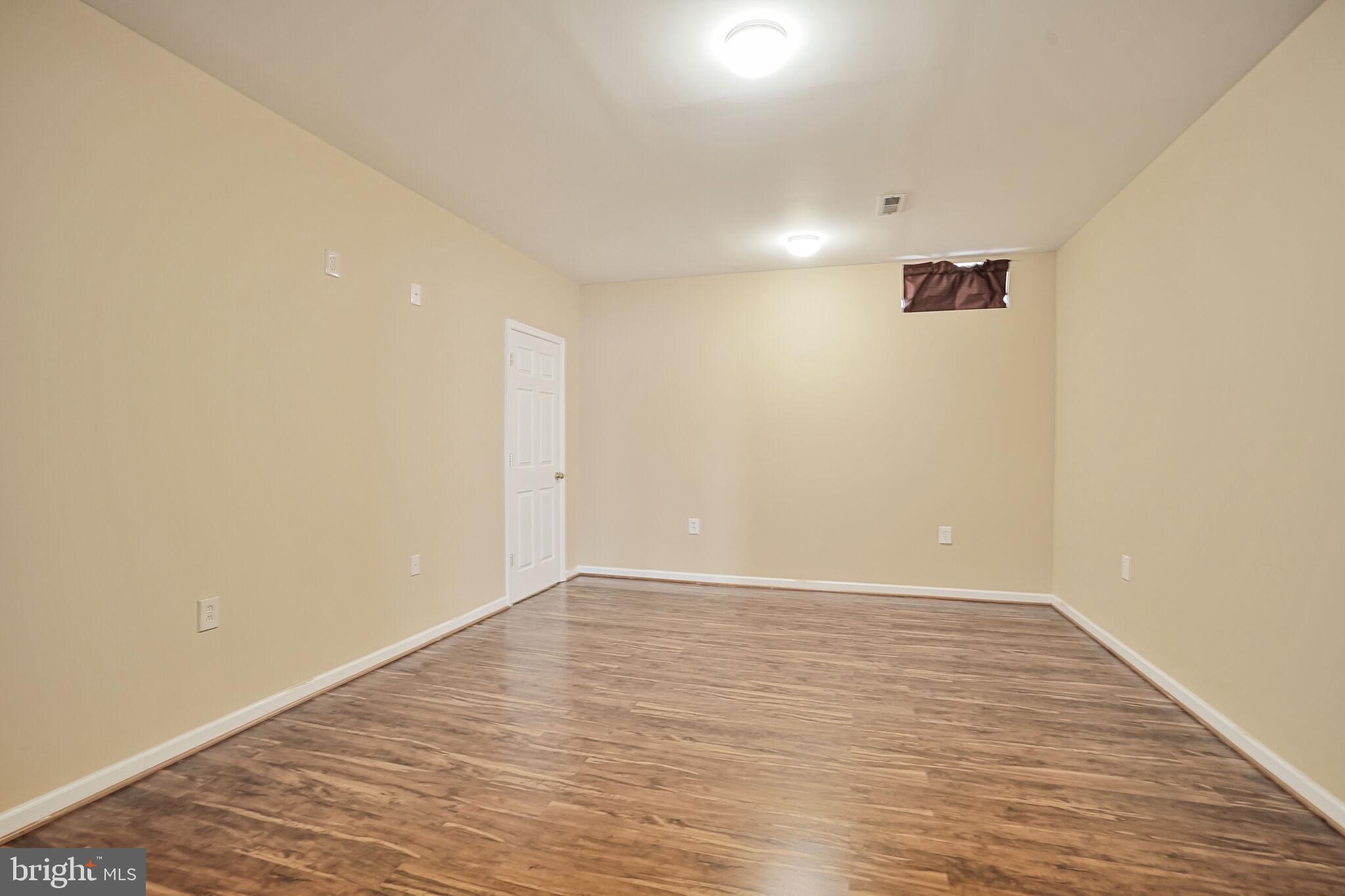 LAUREL HILL LANDBAY - Residential Lease