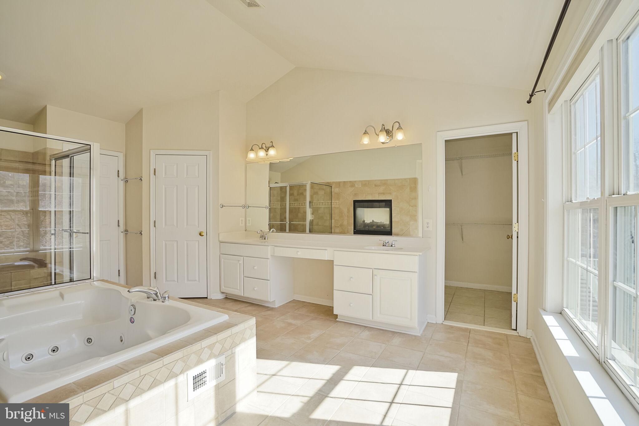 LAUREL HILL LANDBAY - Residential Lease