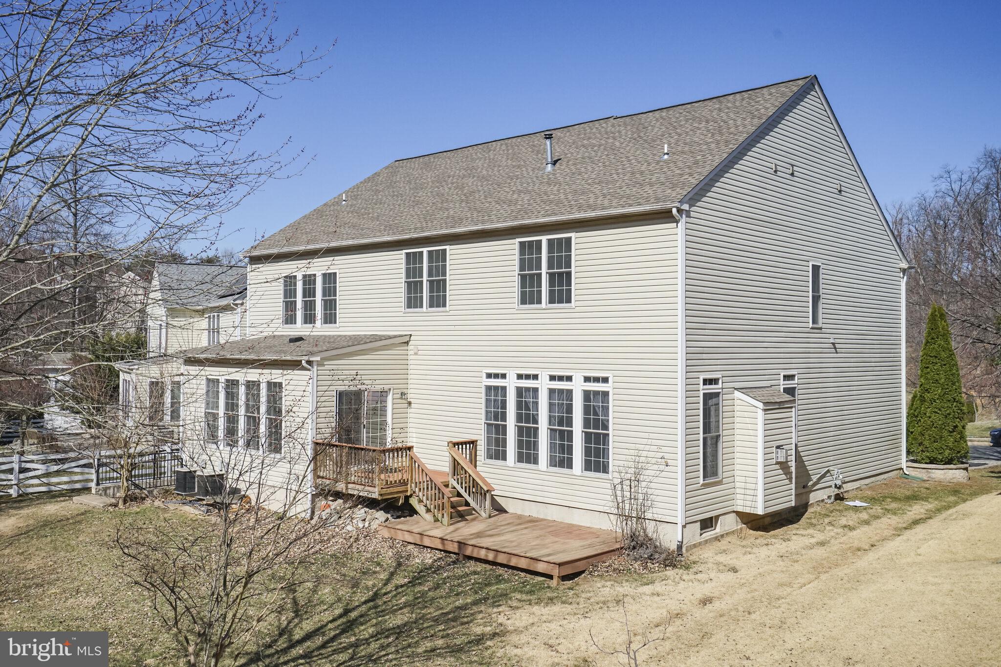 LAUREL HILL LANDBAY - Residential Lease