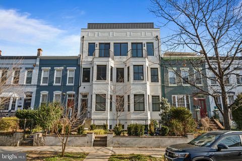 Photo of 270 15th Street SE #301, WASHINGTON, DC 20003 (MLS # DCDC2239468)