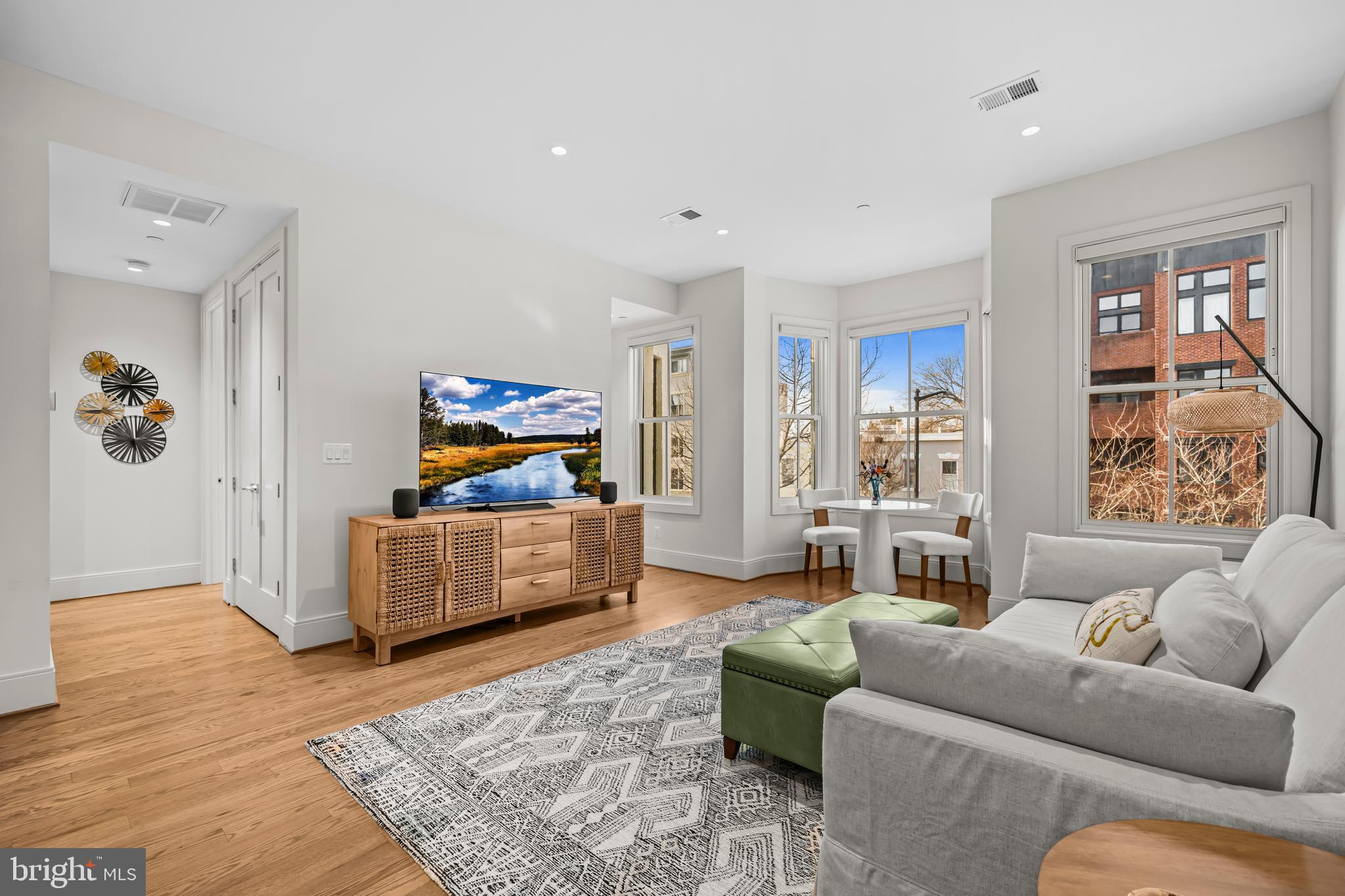 270 15TH STREET SE 301