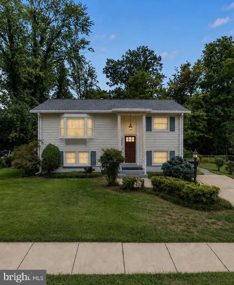Photo of 13717 Gran Deur Drive, WOODBRIDGE, VA 22193 (MLS # VAPW2125108)