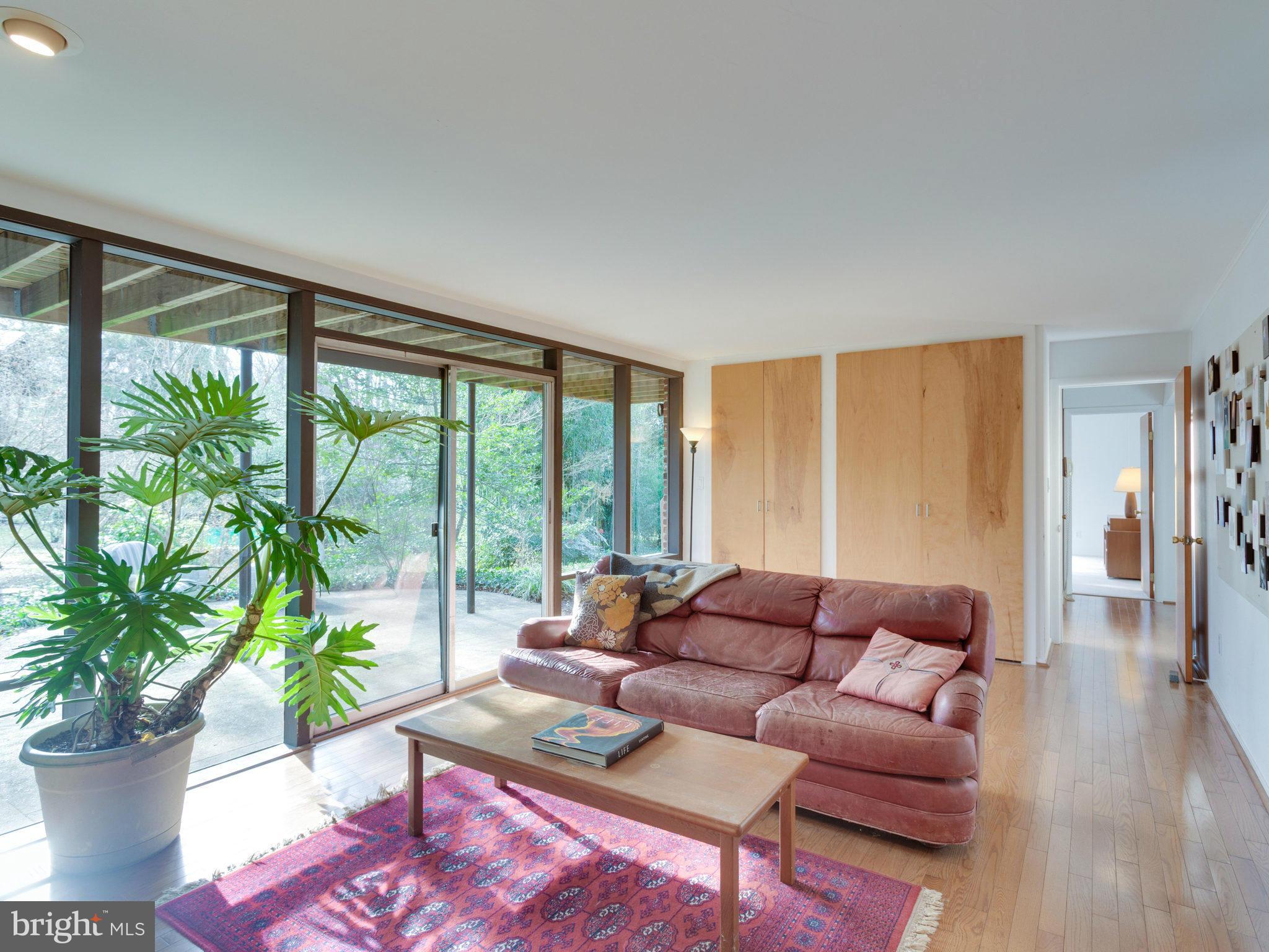 HOLLIN HILLS - Residential