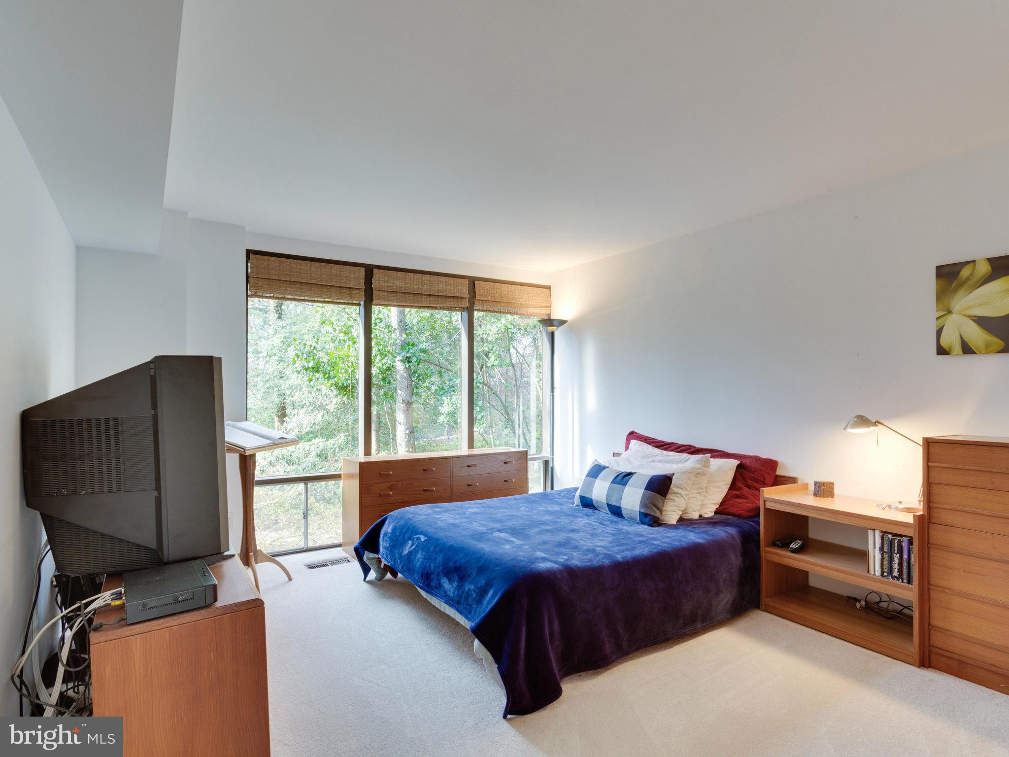 HOLLIN HILLS - Residential