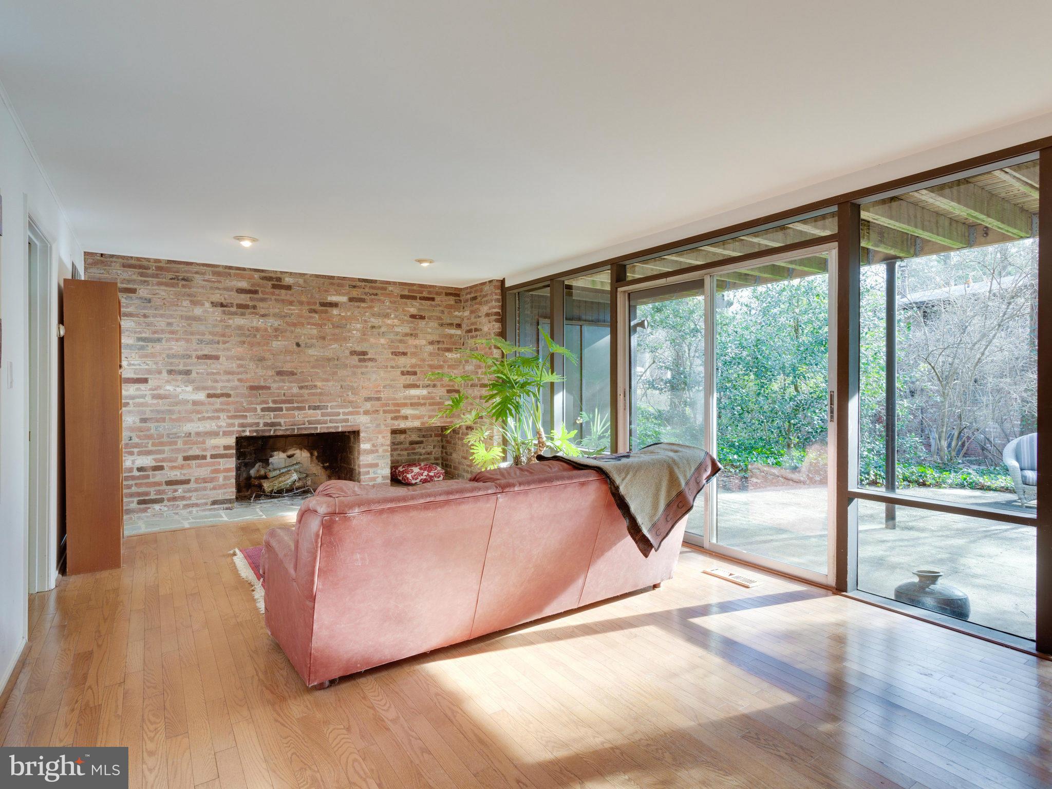 HOLLIN HILLS - Residential