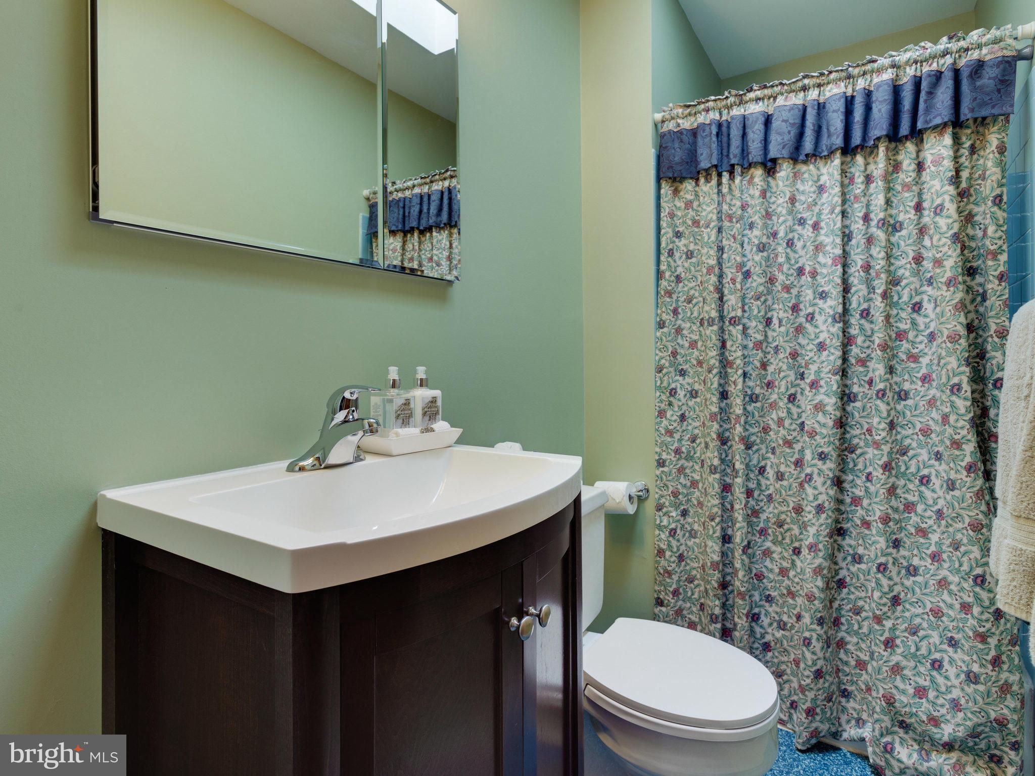 HOLLIN HILLS - Residential