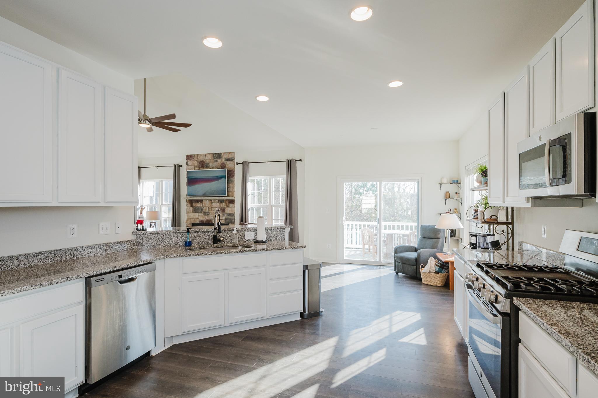 LONGBOAT ESTATES - Residential