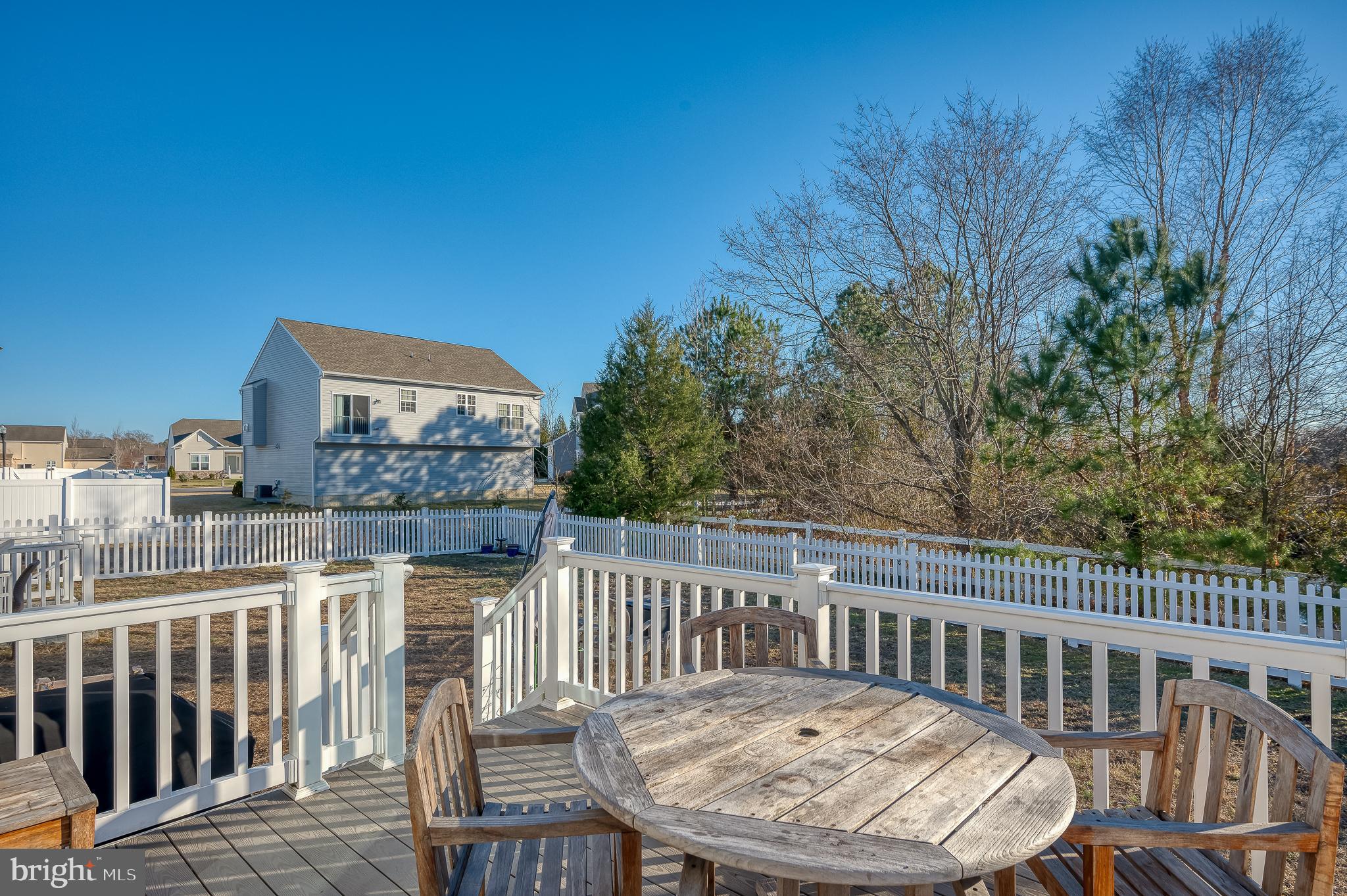 LONGBOAT ESTATES - Residential