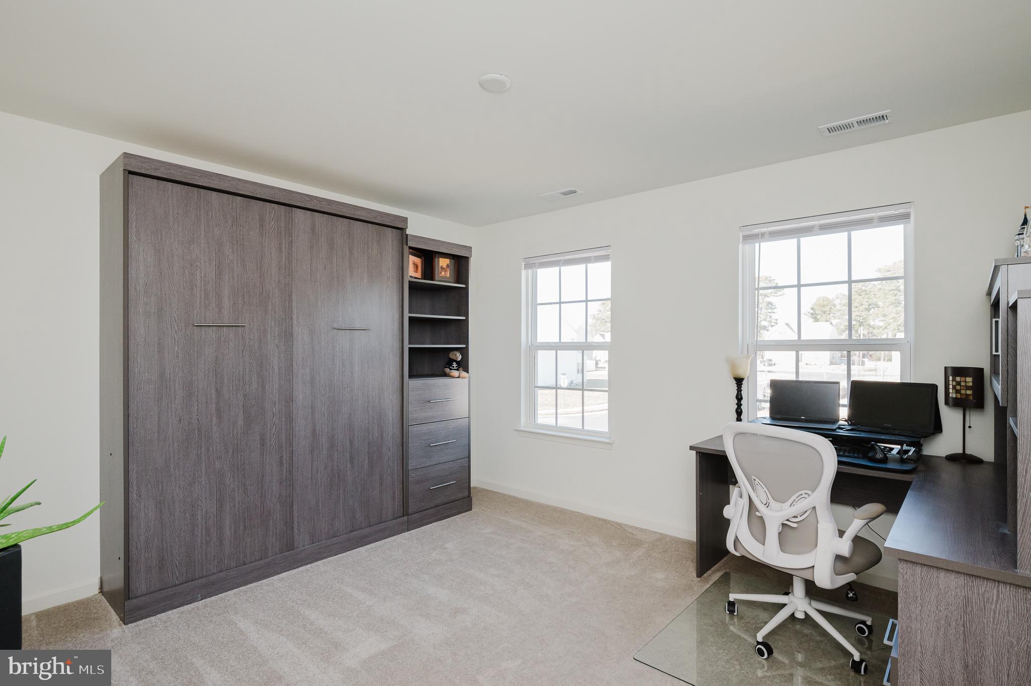 LONGBOAT ESTATES - Residential