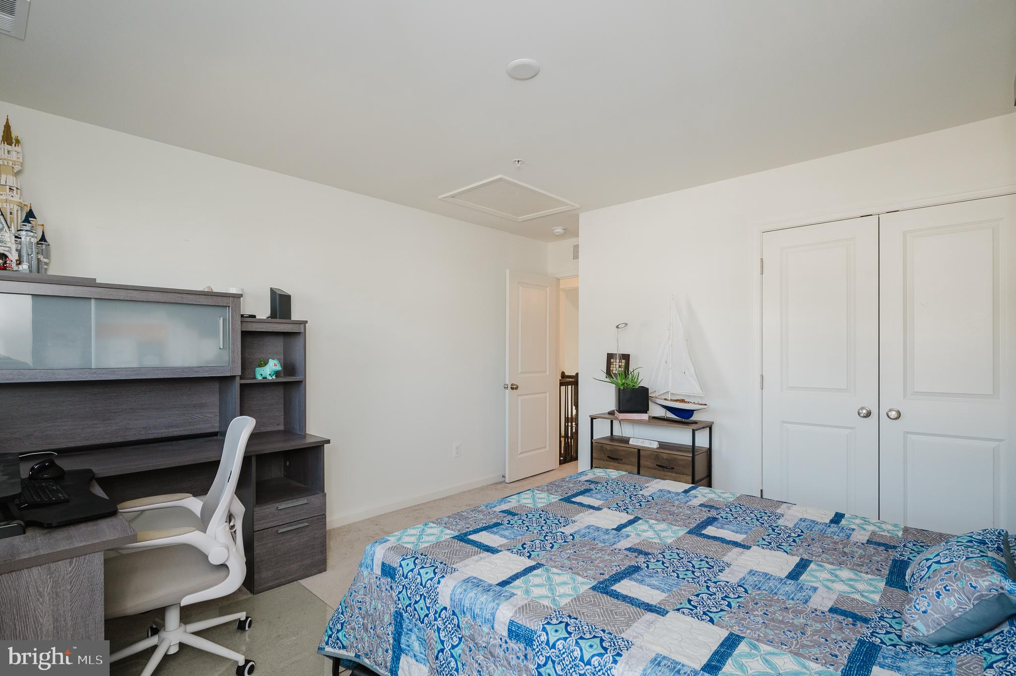 LONGBOAT ESTATES - Residential