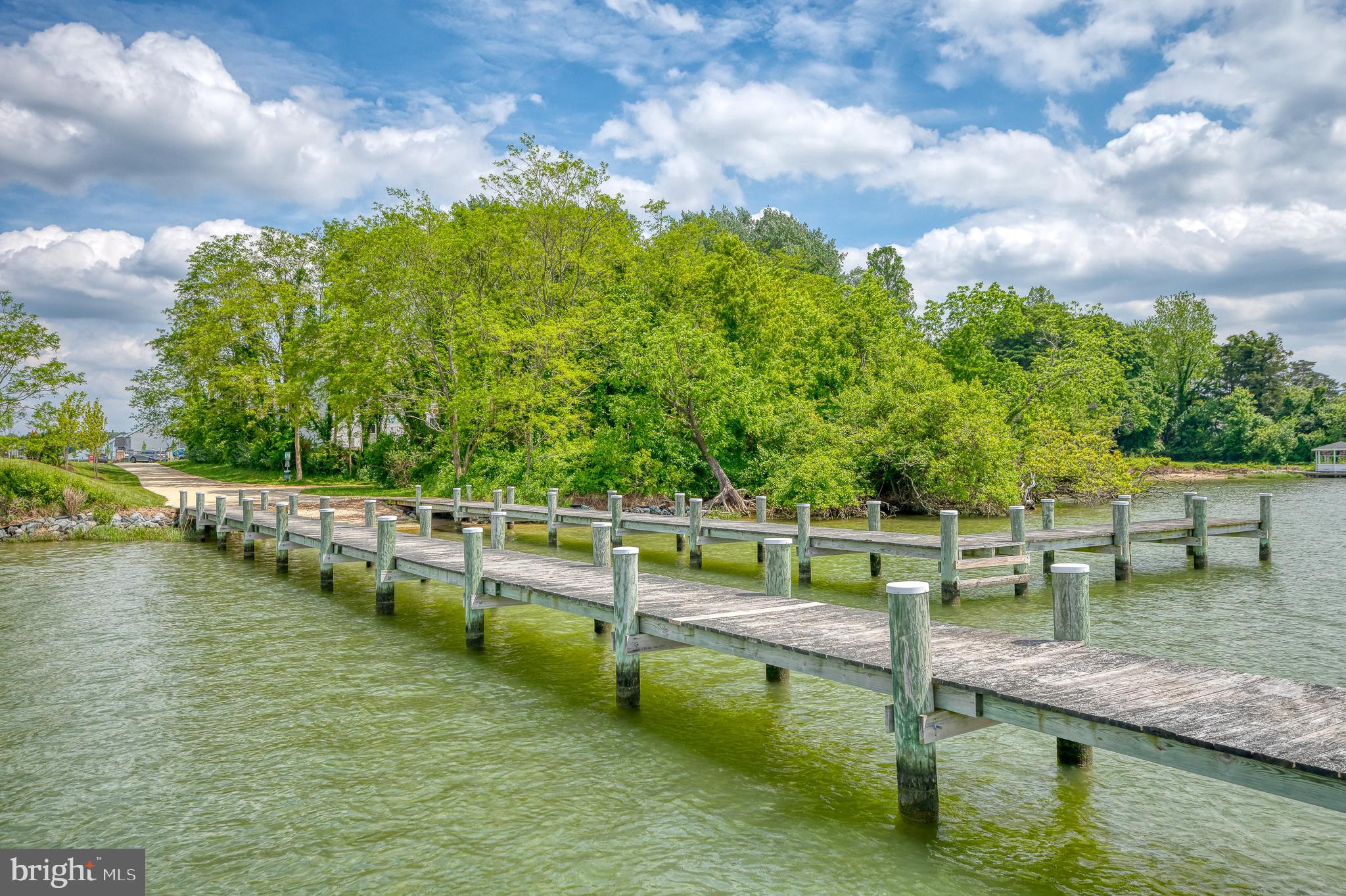 LONGBOAT ESTATES - Residential