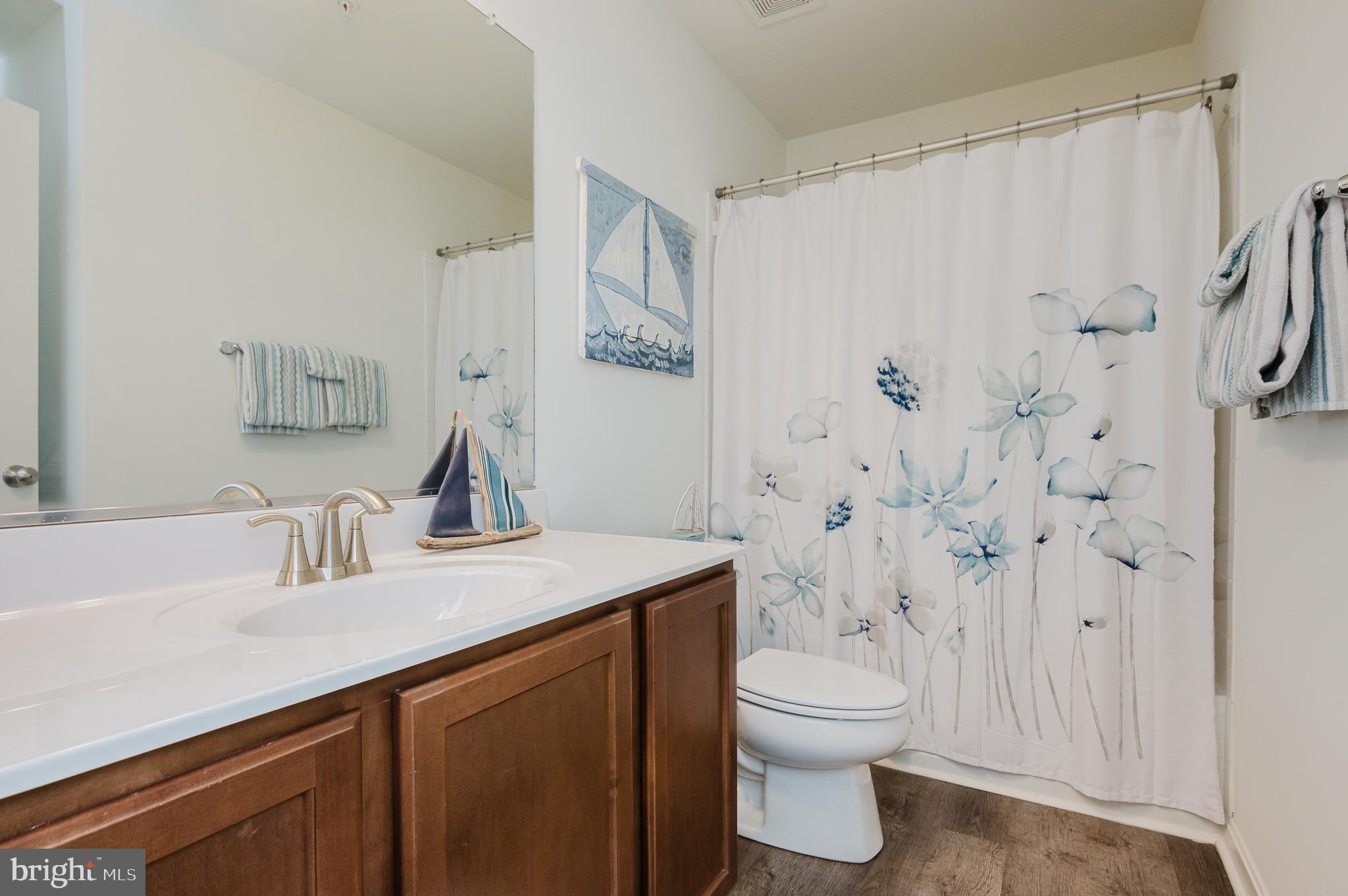 LONGBOAT ESTATES - Residential