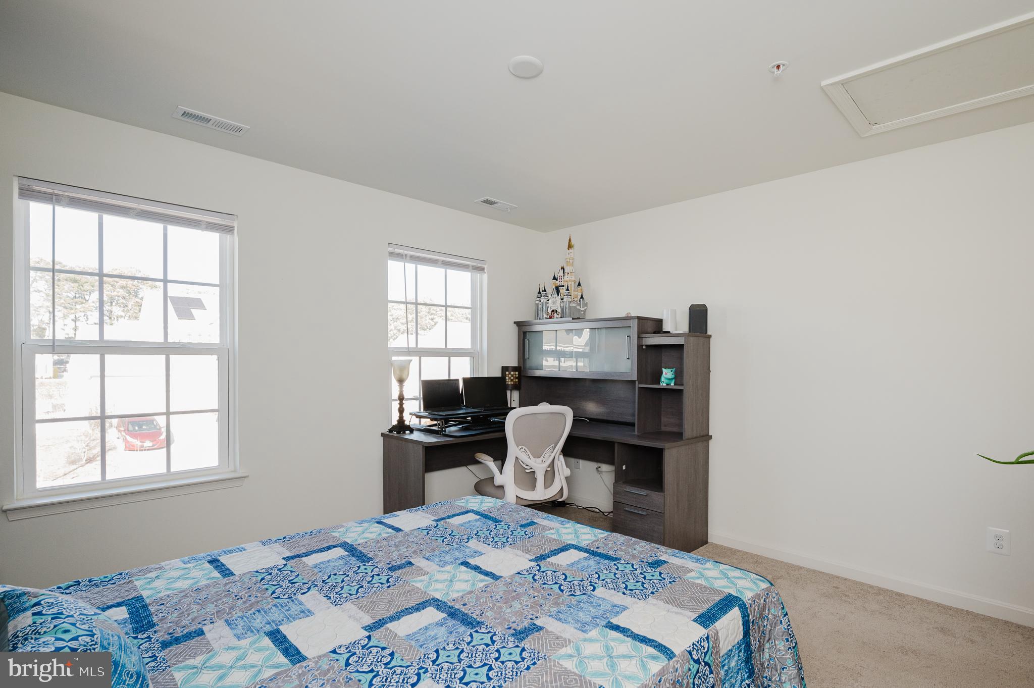 LONGBOAT ESTATES - Residential