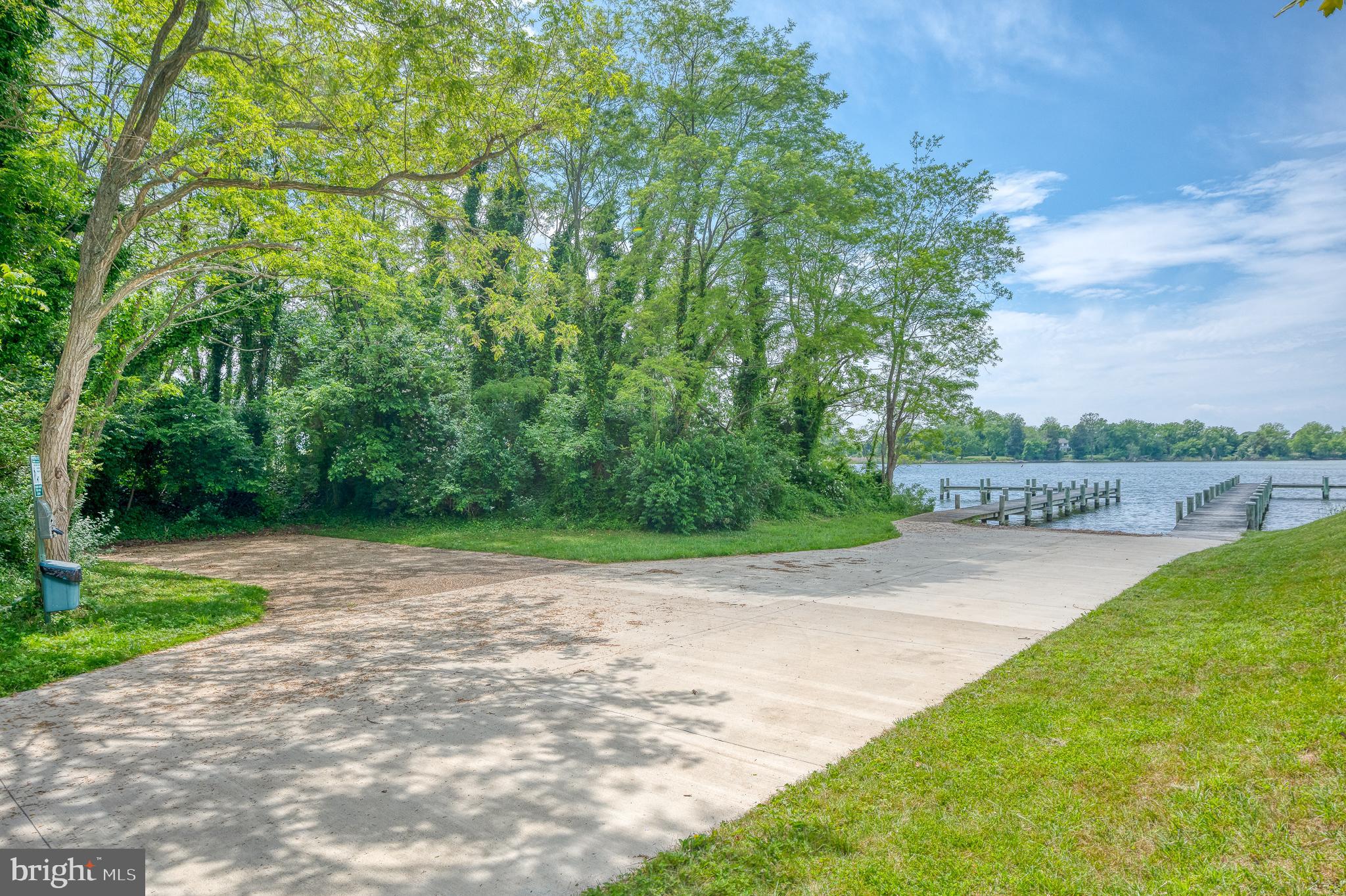 LONGBOAT ESTATES - Residential