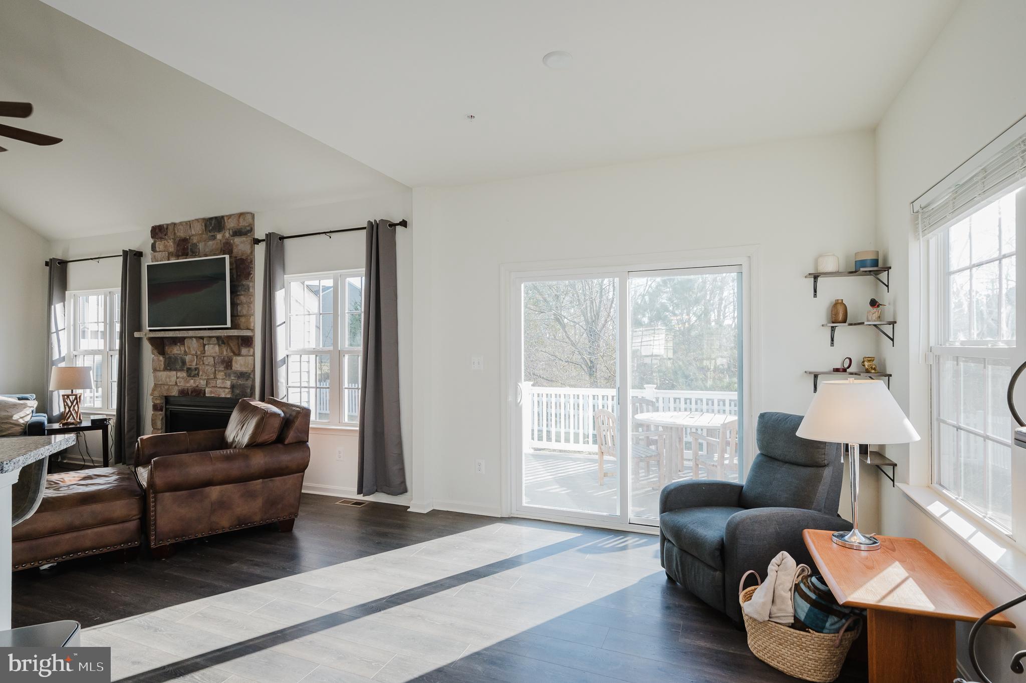 LONGBOAT ESTATES - Residential