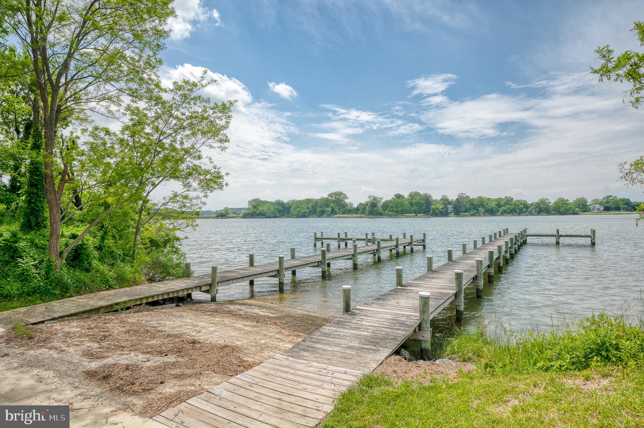 LONGBOAT ESTATES - Residential