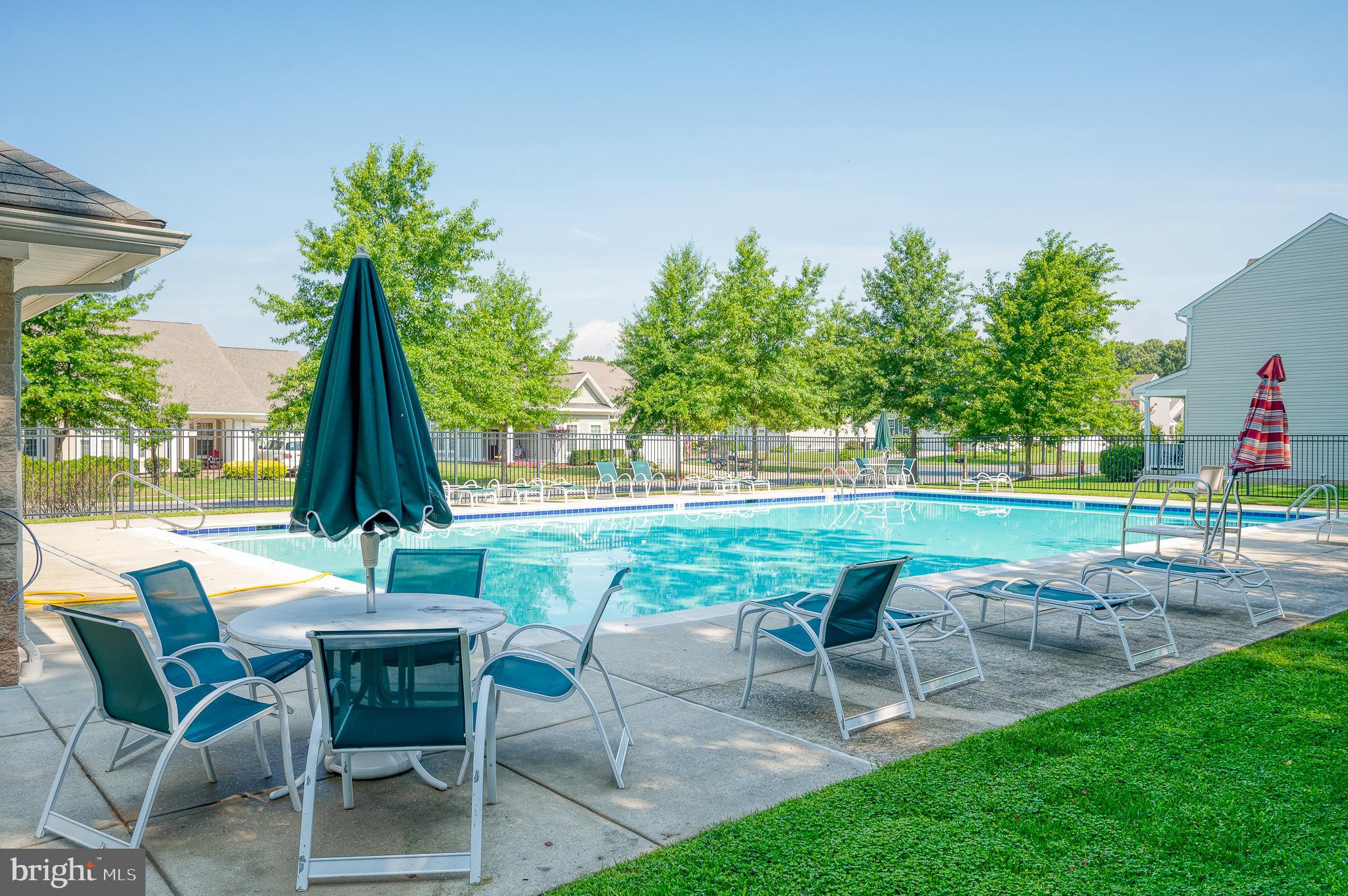 LONGBOAT ESTATES - Residential