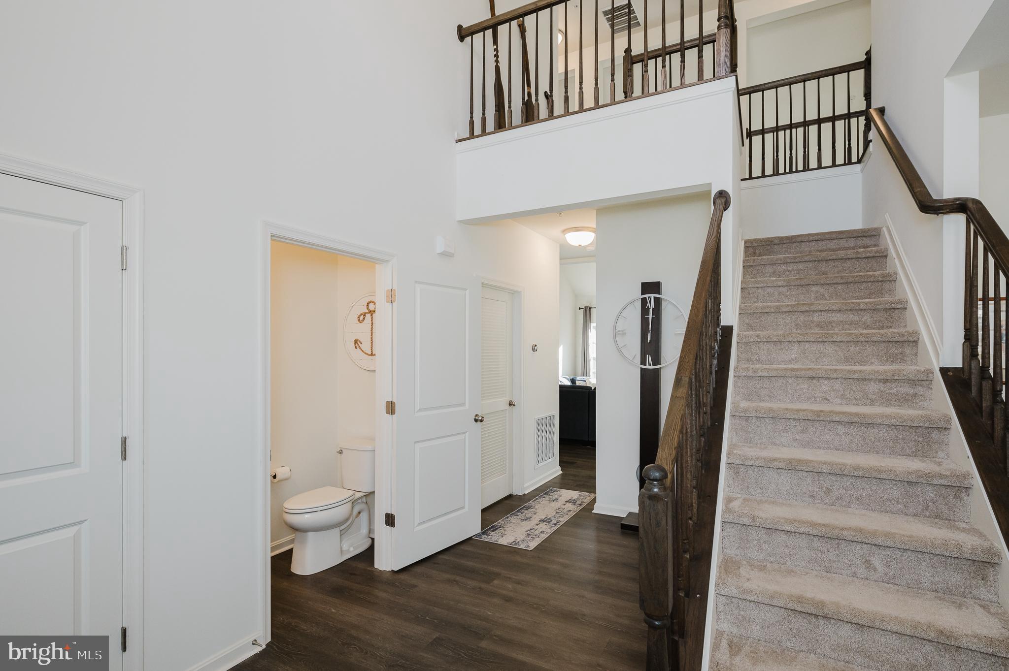 LONGBOAT ESTATES - Residential