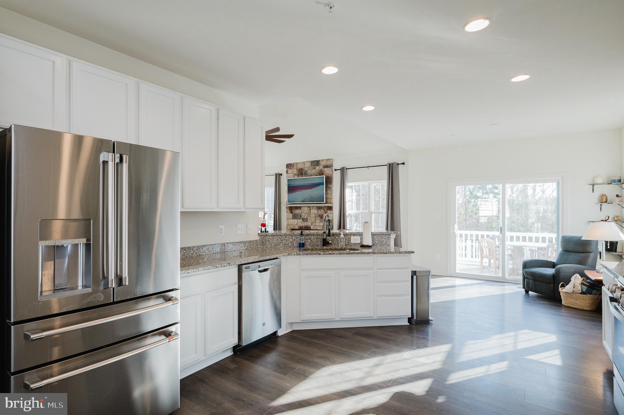 LONGBOAT ESTATES - Residential