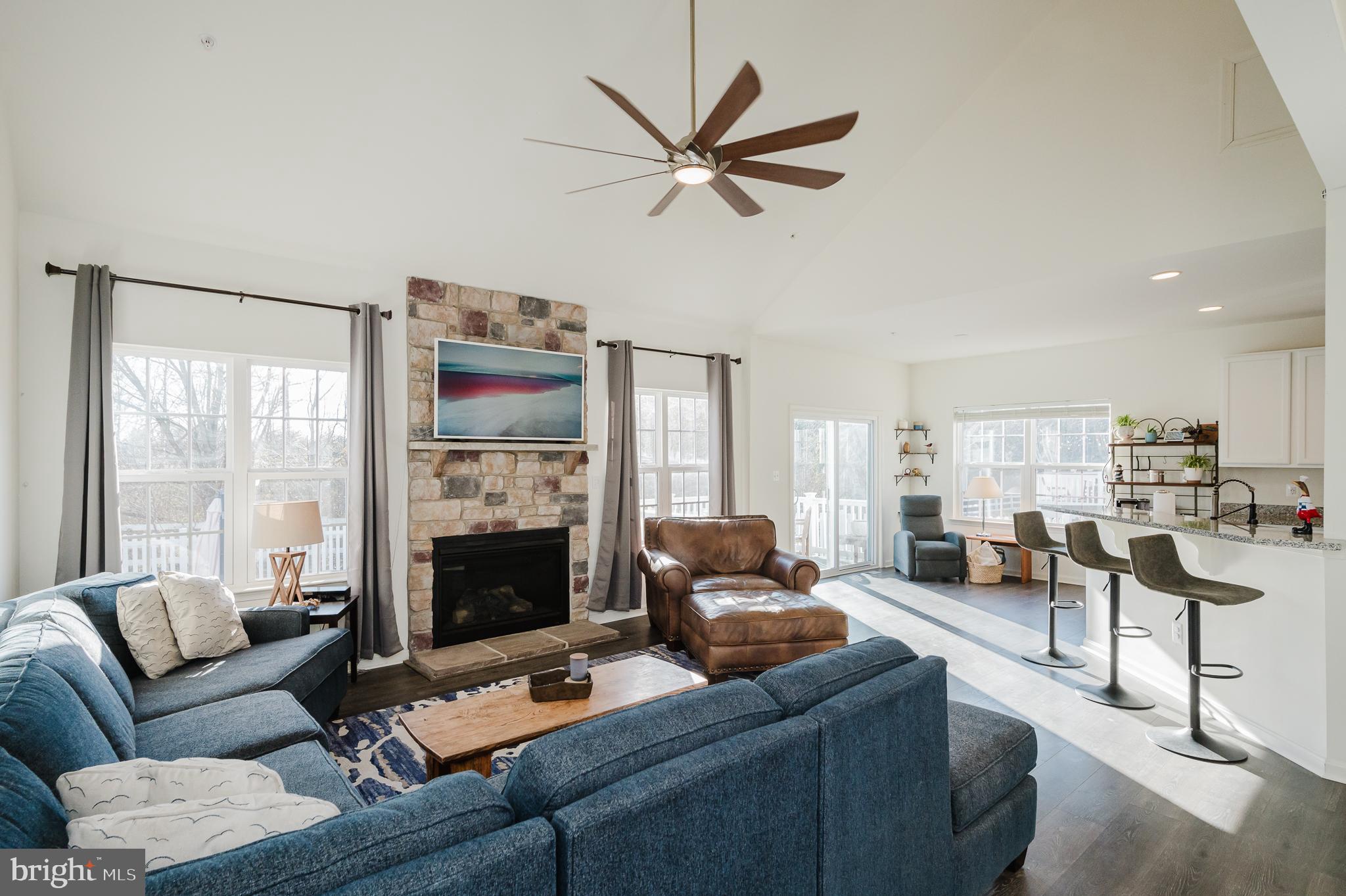 LONGBOAT ESTATES - Residential