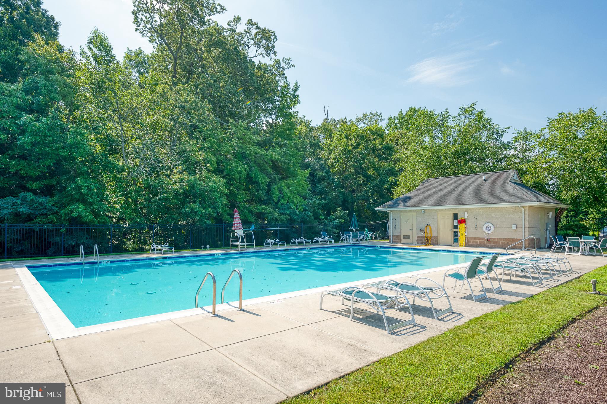 LONGBOAT ESTATES - Residential