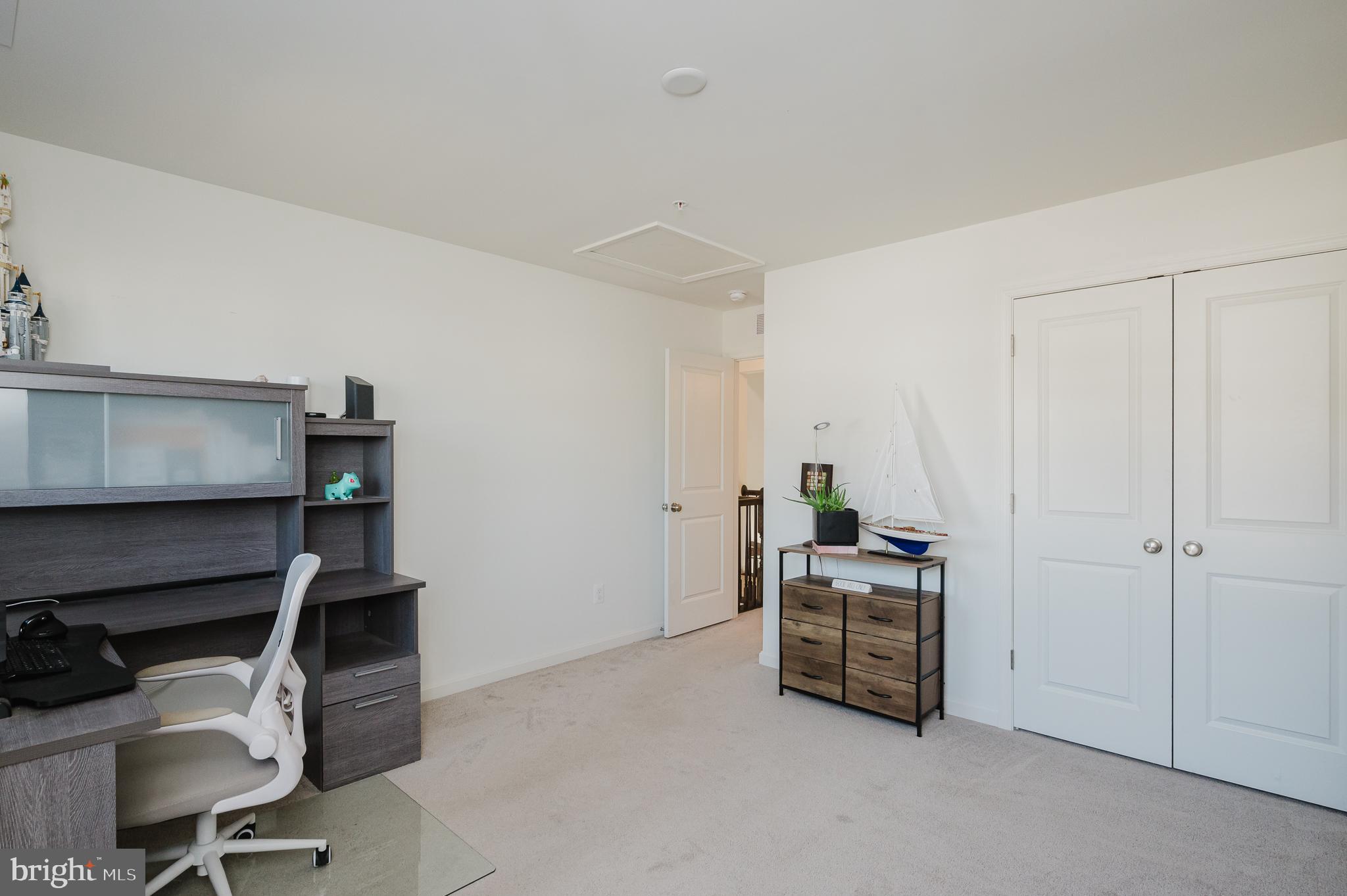 LONGBOAT ESTATES - Residential