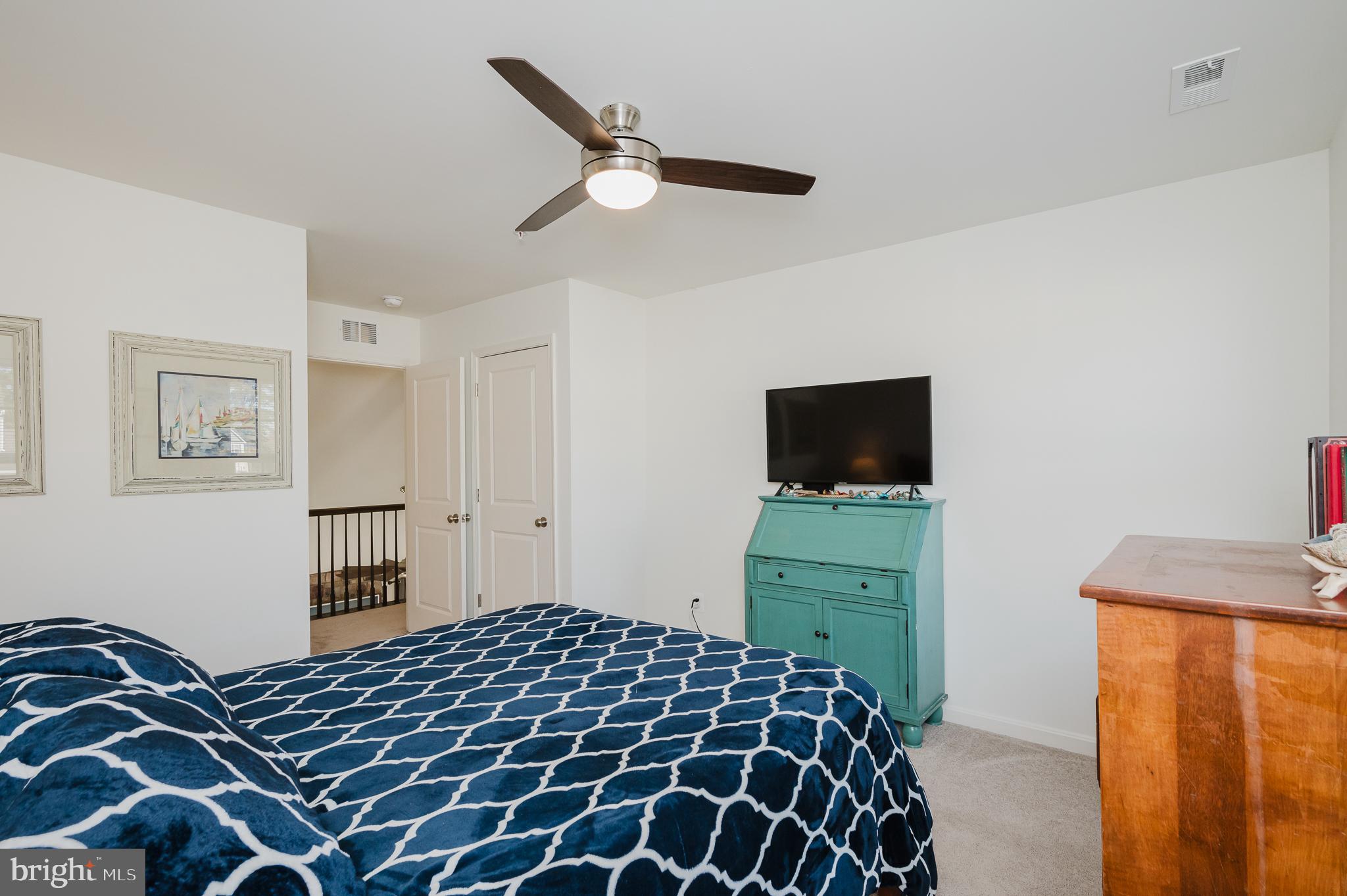 LONGBOAT ESTATES - Residential