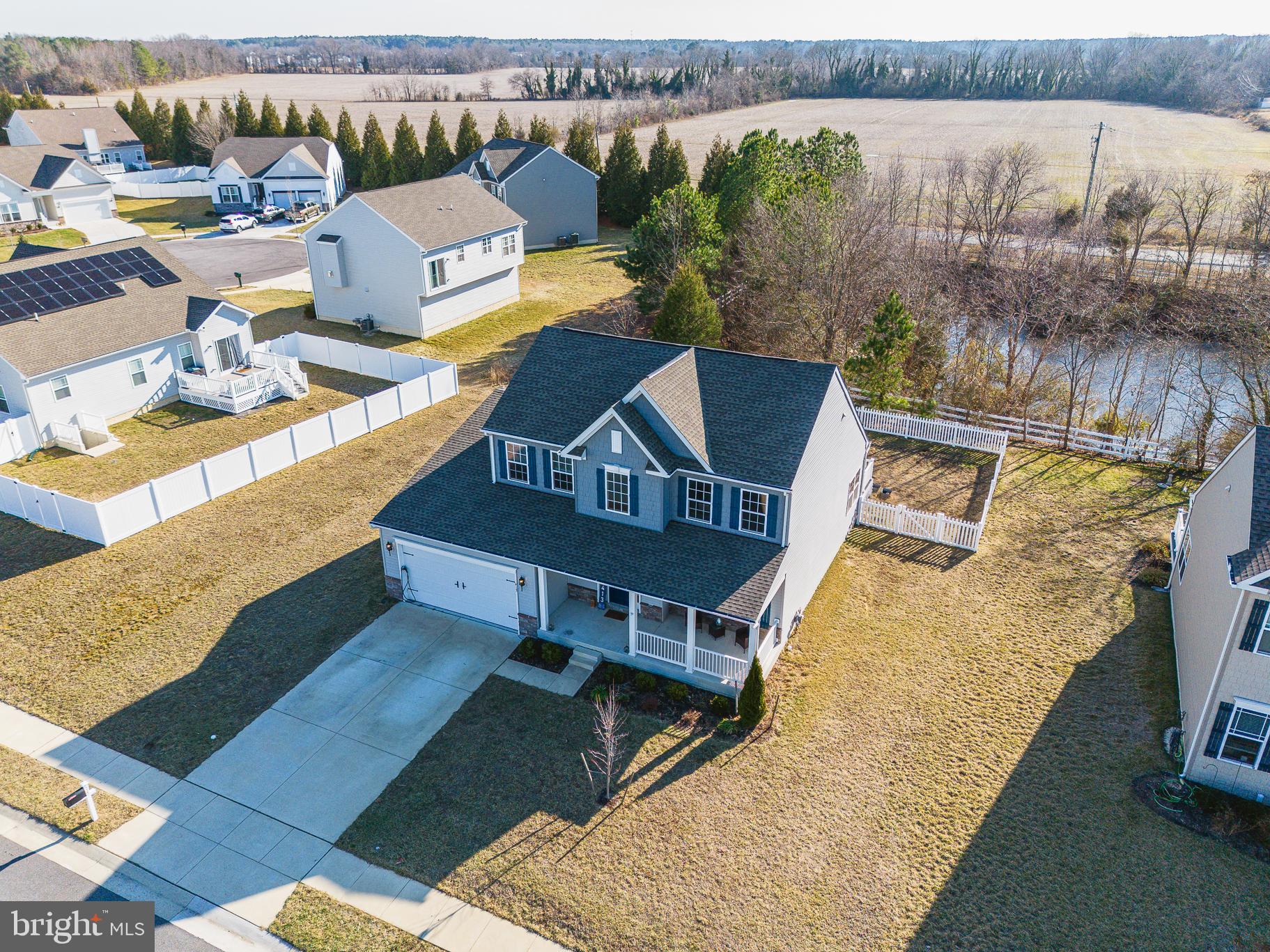 LONGBOAT ESTATES - Residential