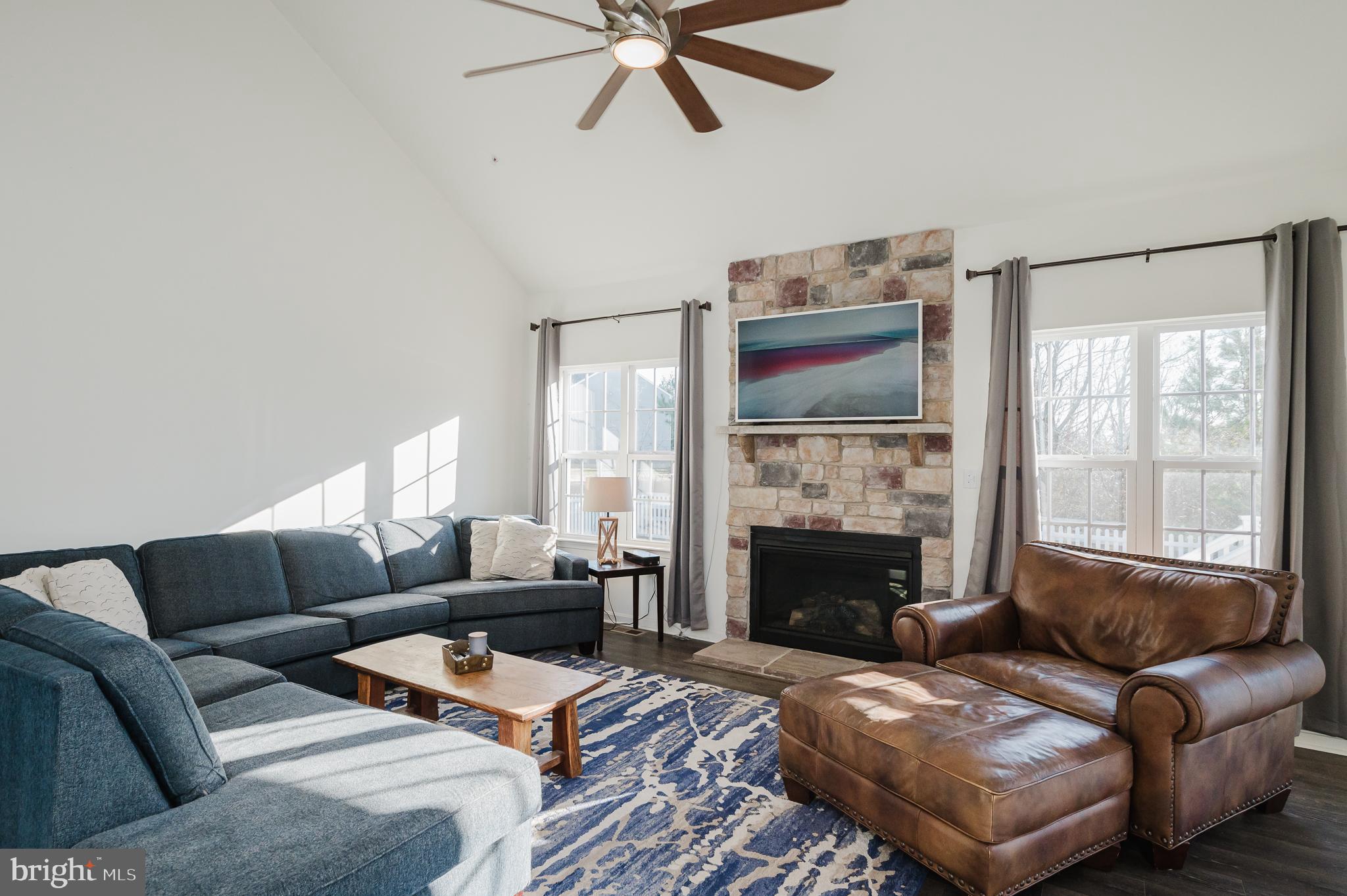 LONGBOAT ESTATES - Residential