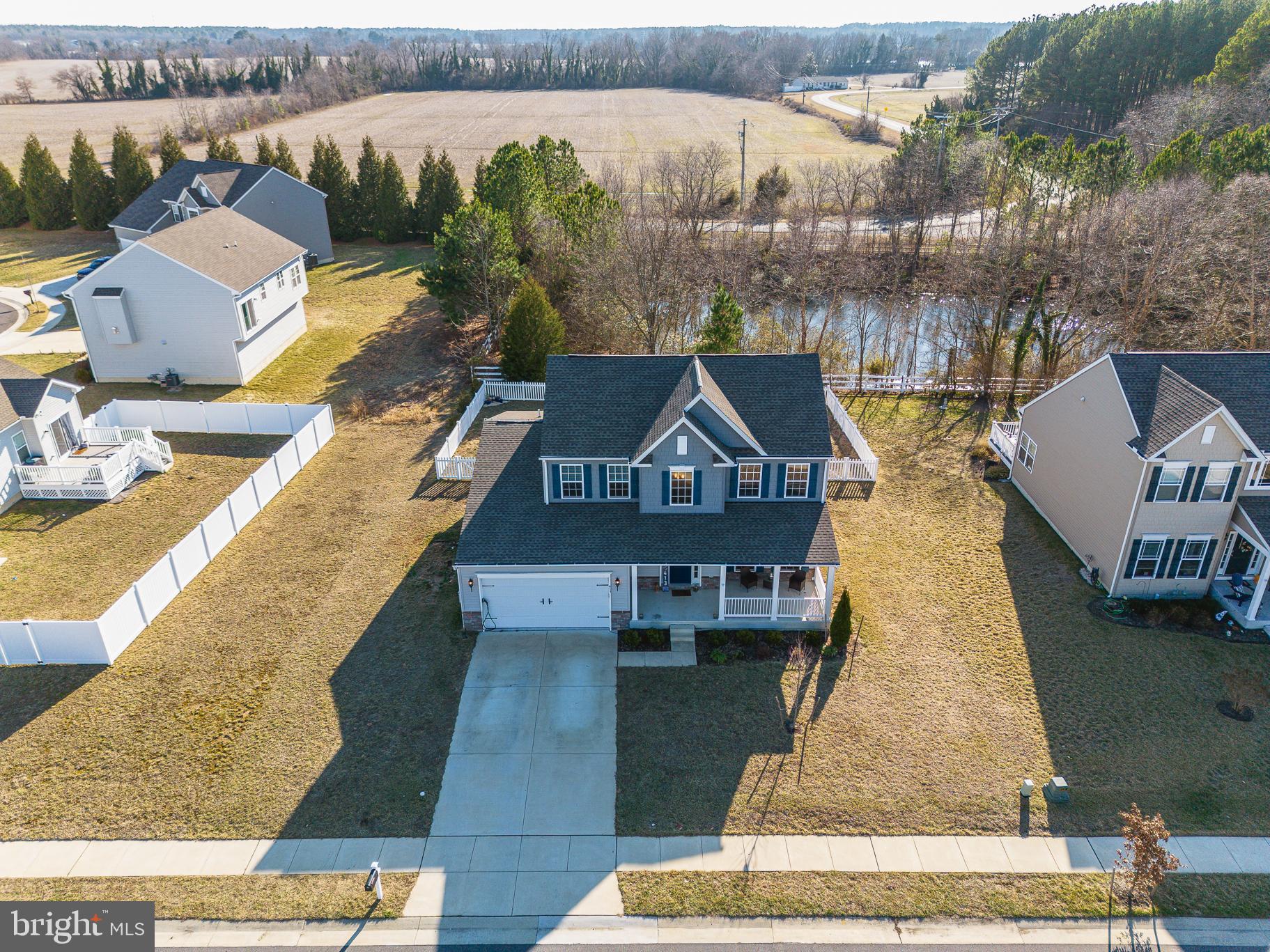 LONGBOAT ESTATES - Residential