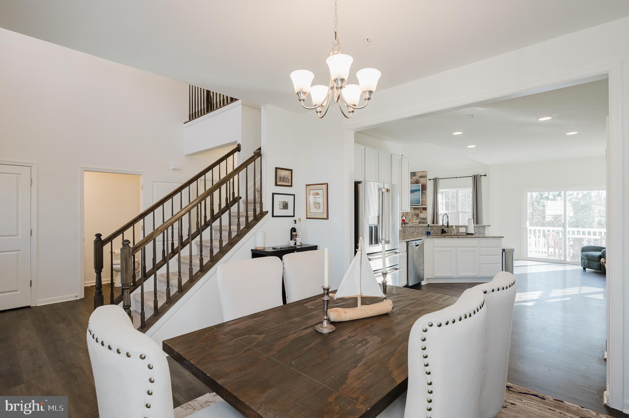 LONGBOAT ESTATES - Residential