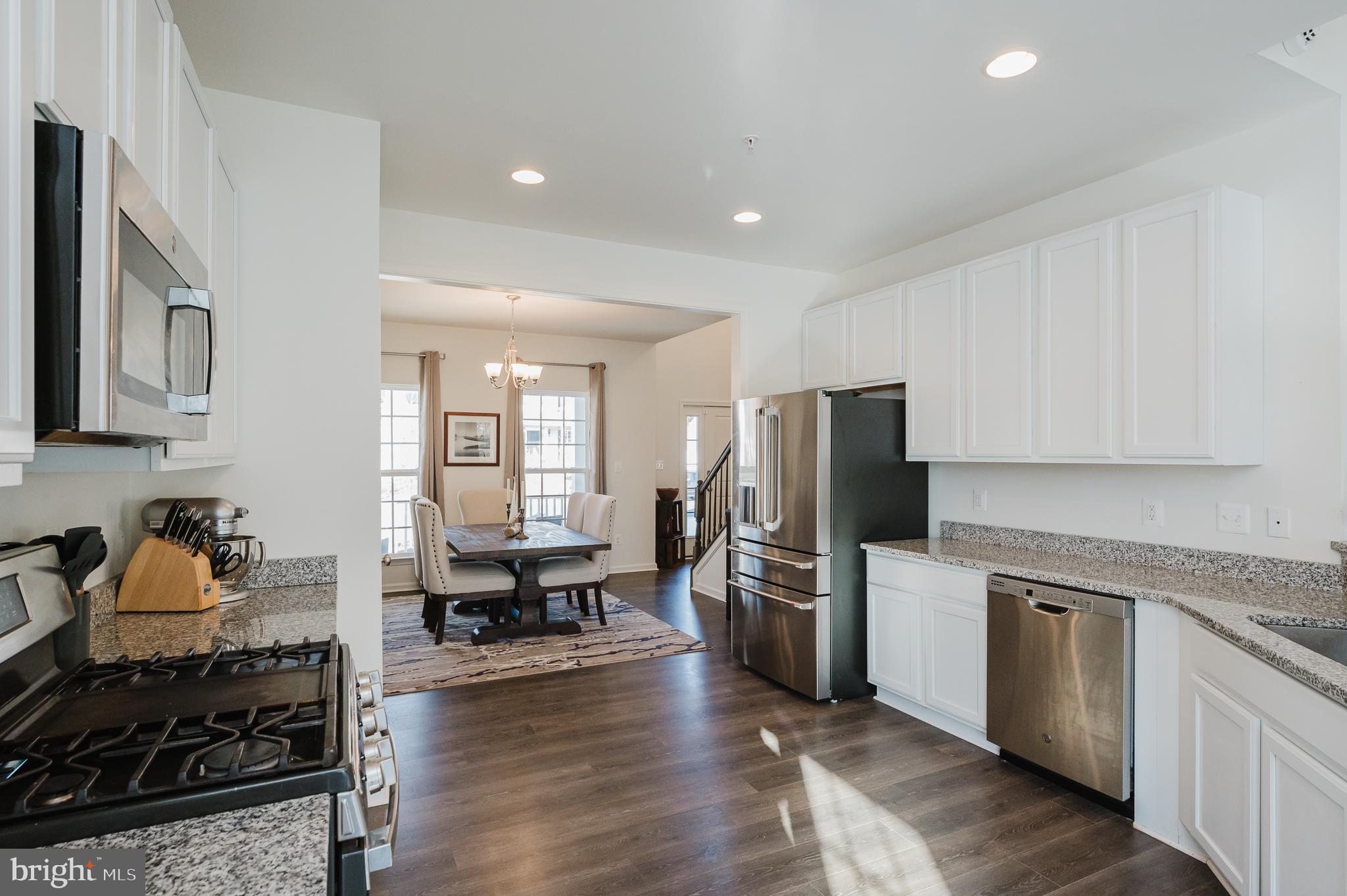 LONGBOAT ESTATES - Residential