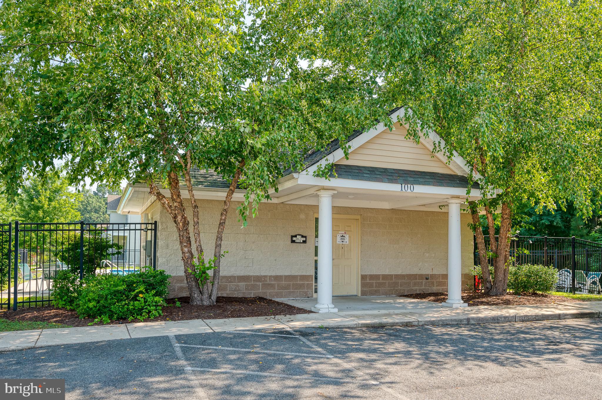 LONGBOAT ESTATES - Residential