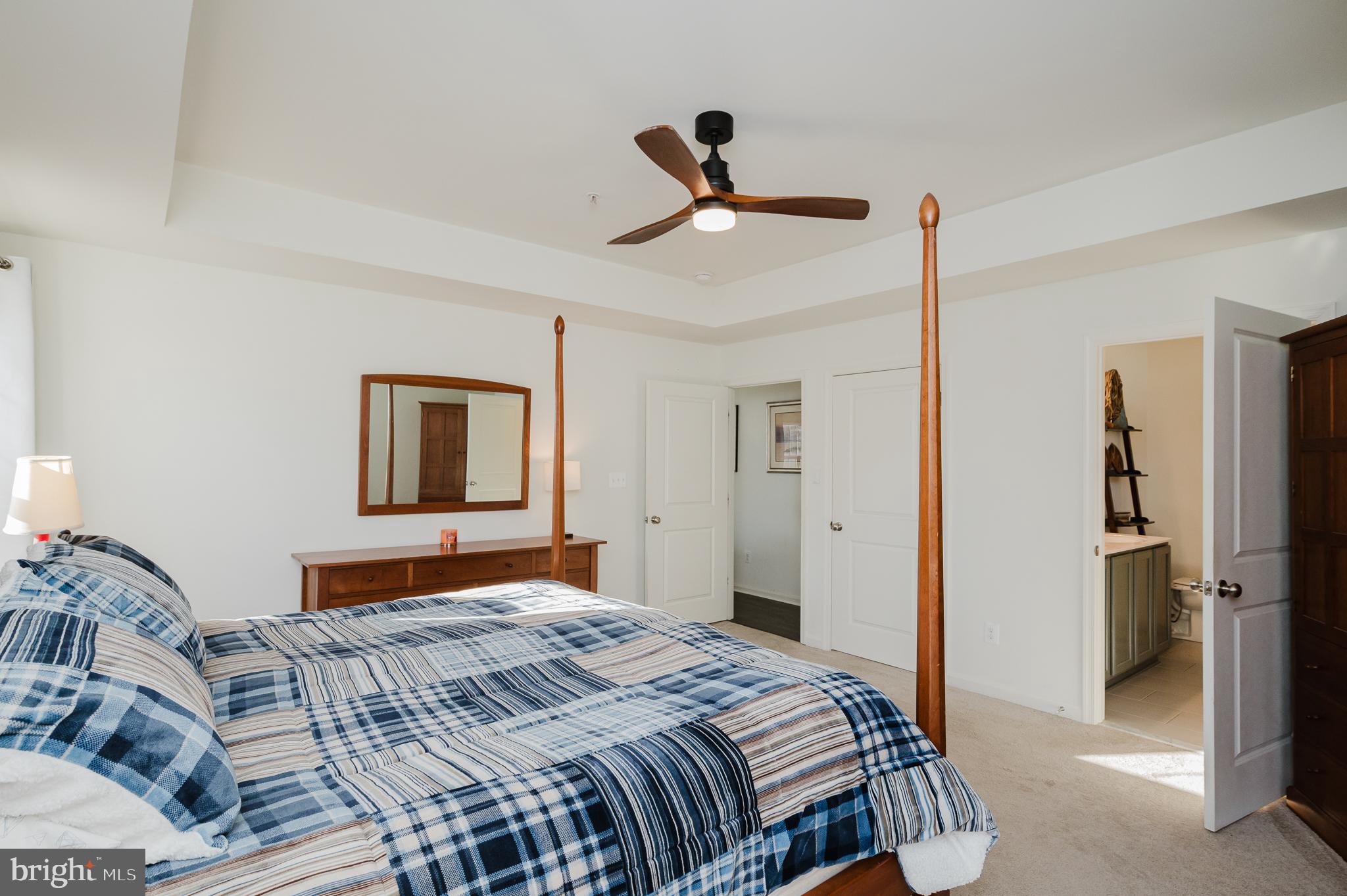 LONGBOAT ESTATES - Residential