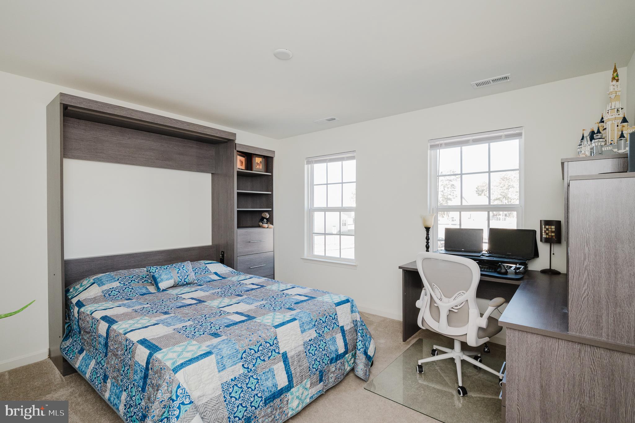 LONGBOAT ESTATES - Residential