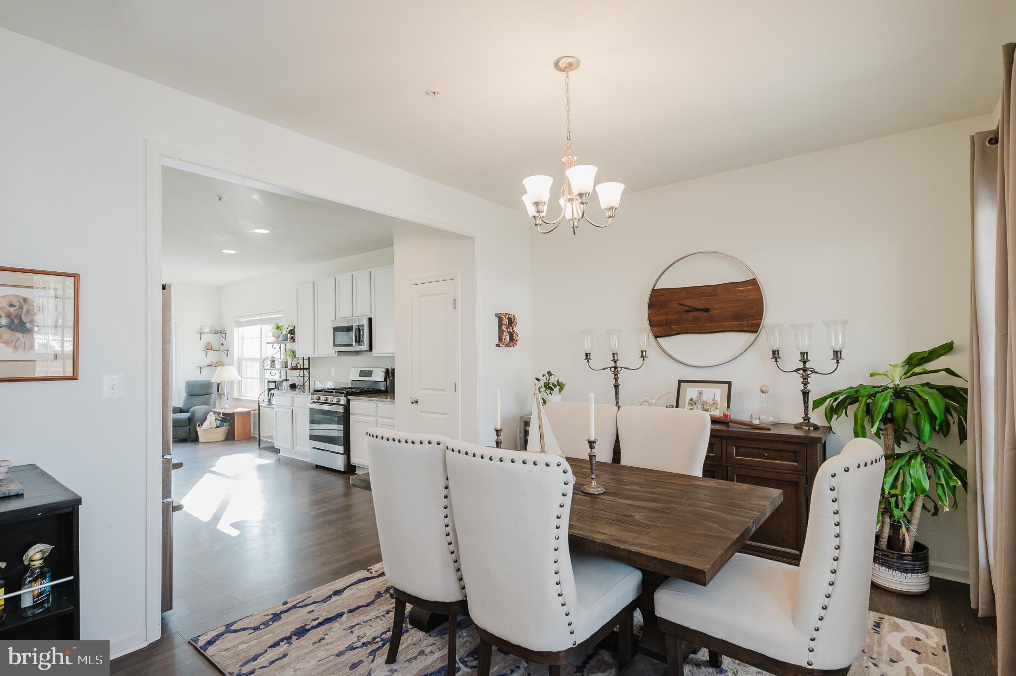 LONGBOAT ESTATES - Residential