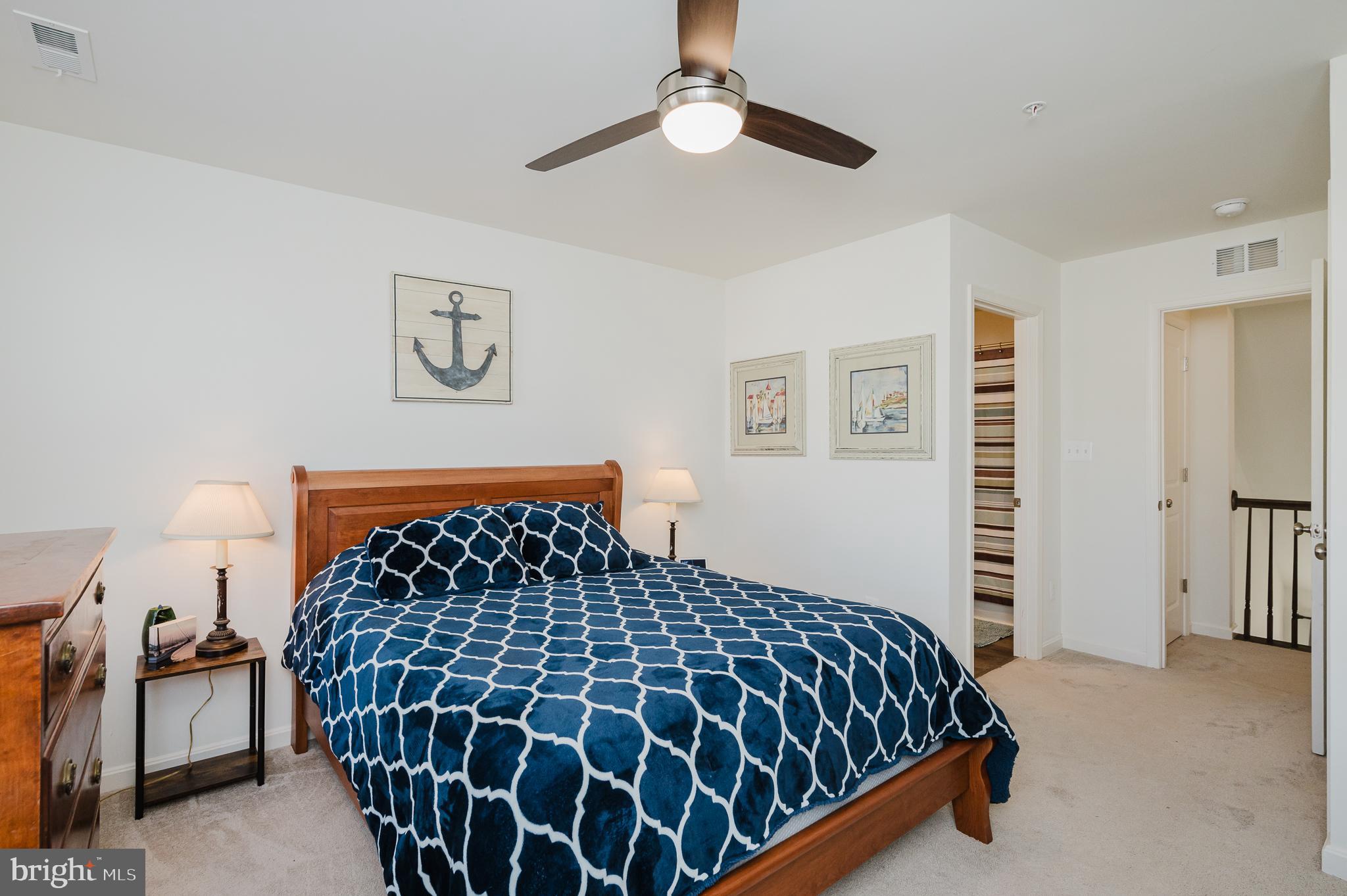 LONGBOAT ESTATES - Residential