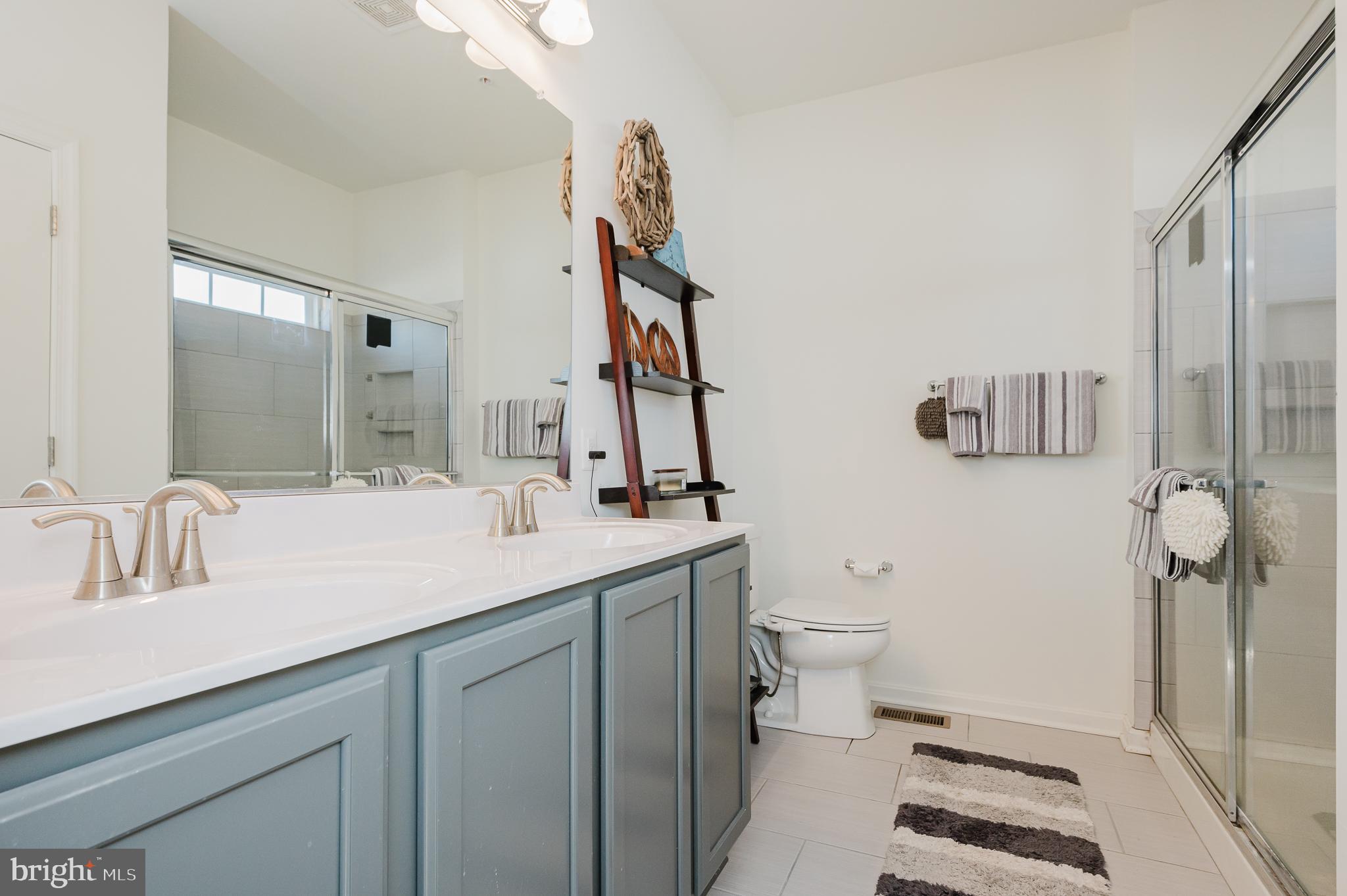 LONGBOAT ESTATES - Residential